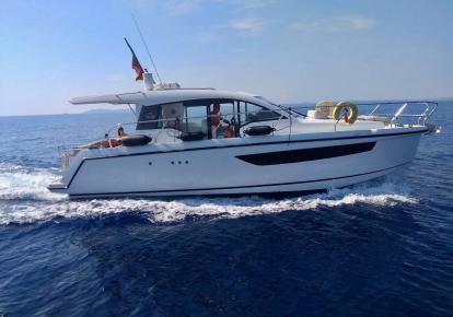 2016 Sealine C330