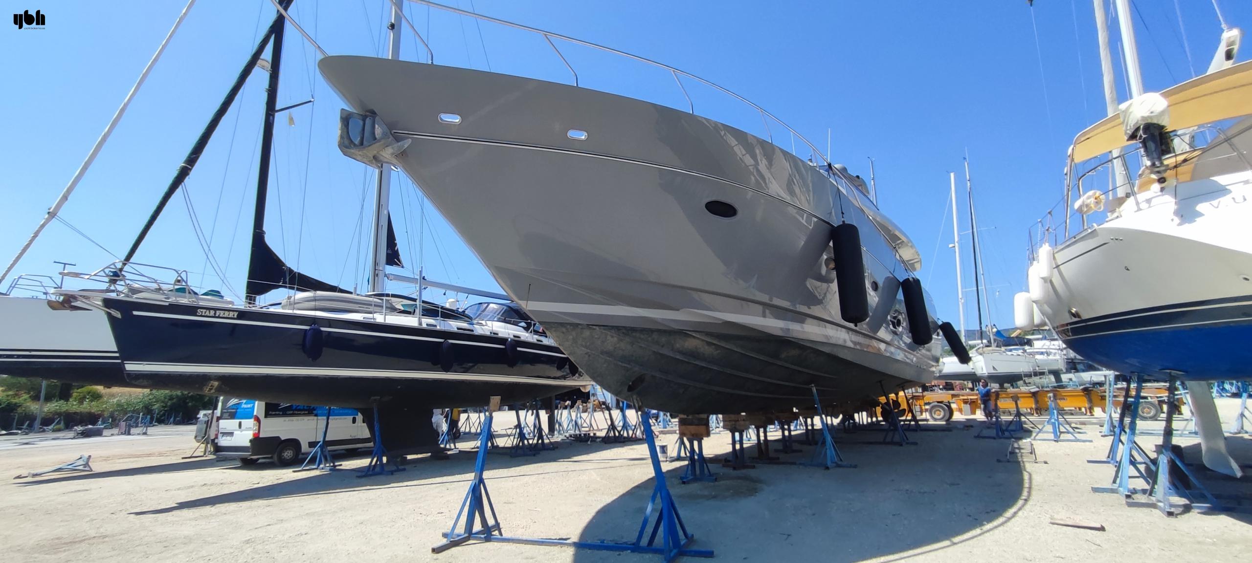 2011 Royal Denship 85 Flybridge