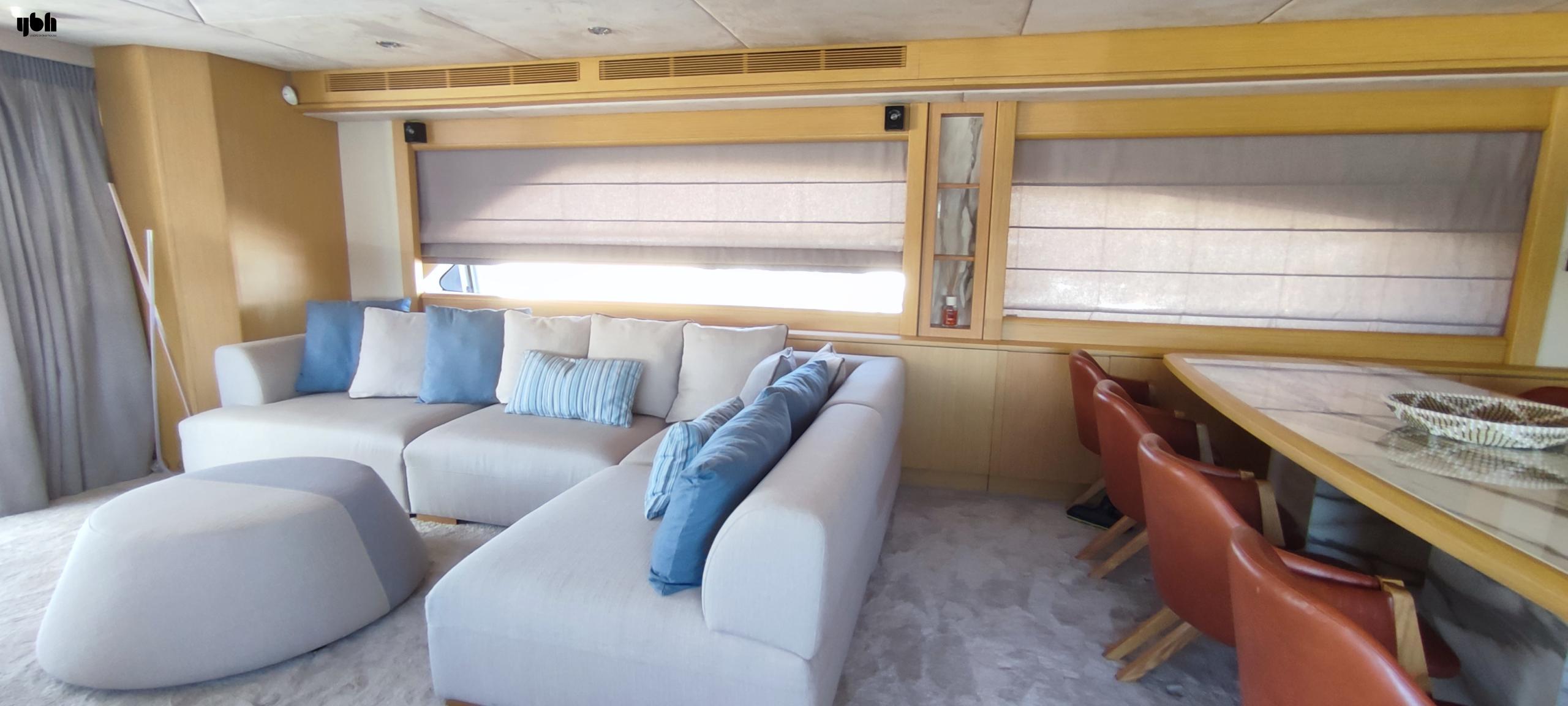 2011 Royal Denship 85 Flybridge
