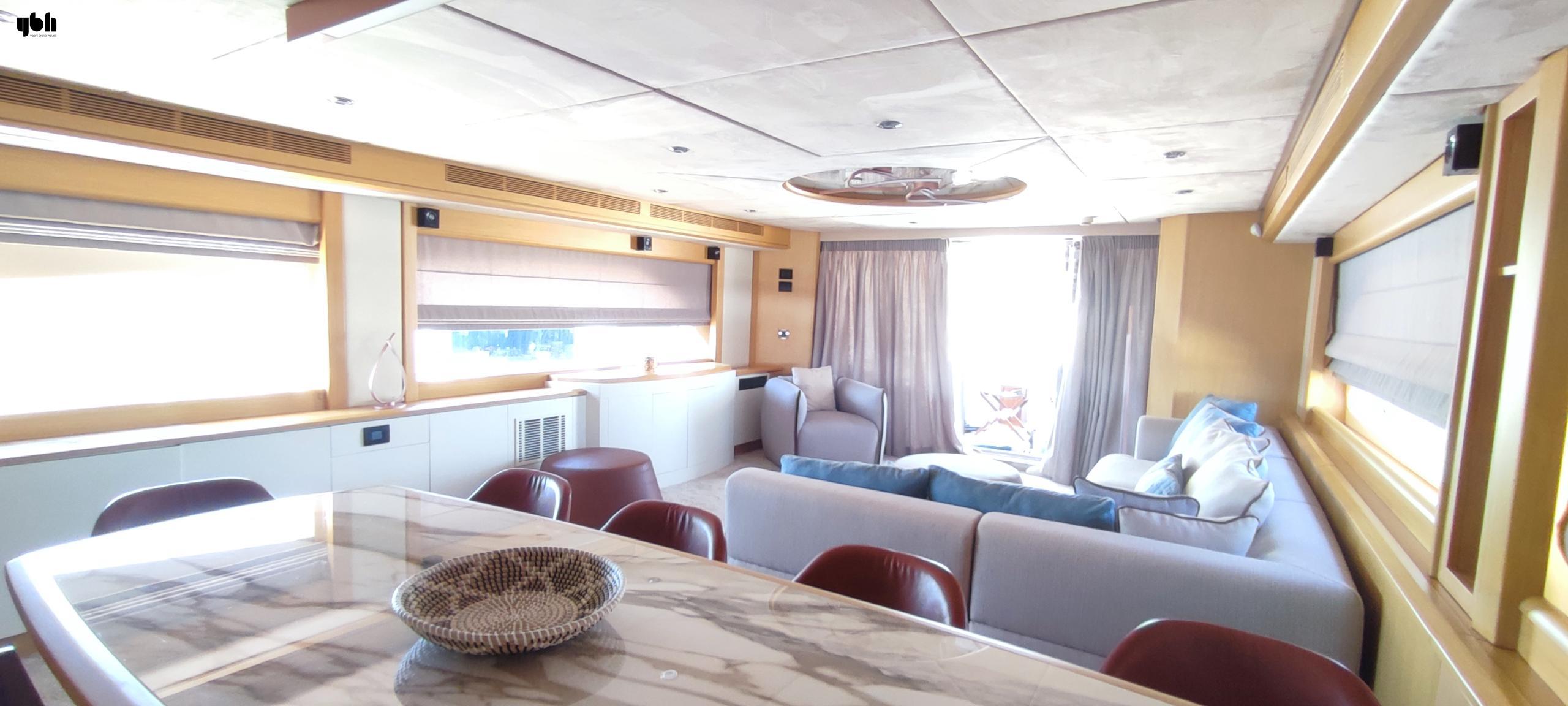 2011 Royal Denship 85 Flybridge