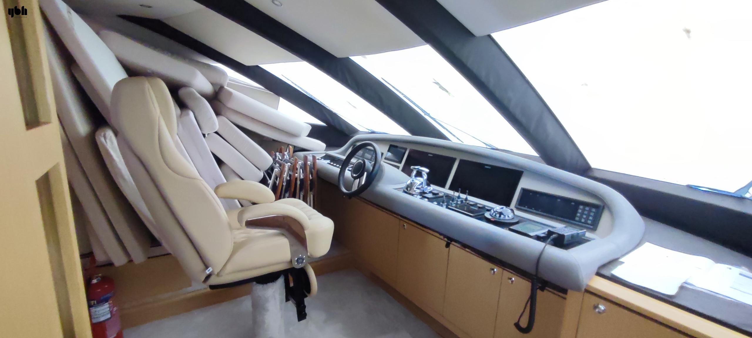 2011 Royal Denship 85 Flybridge