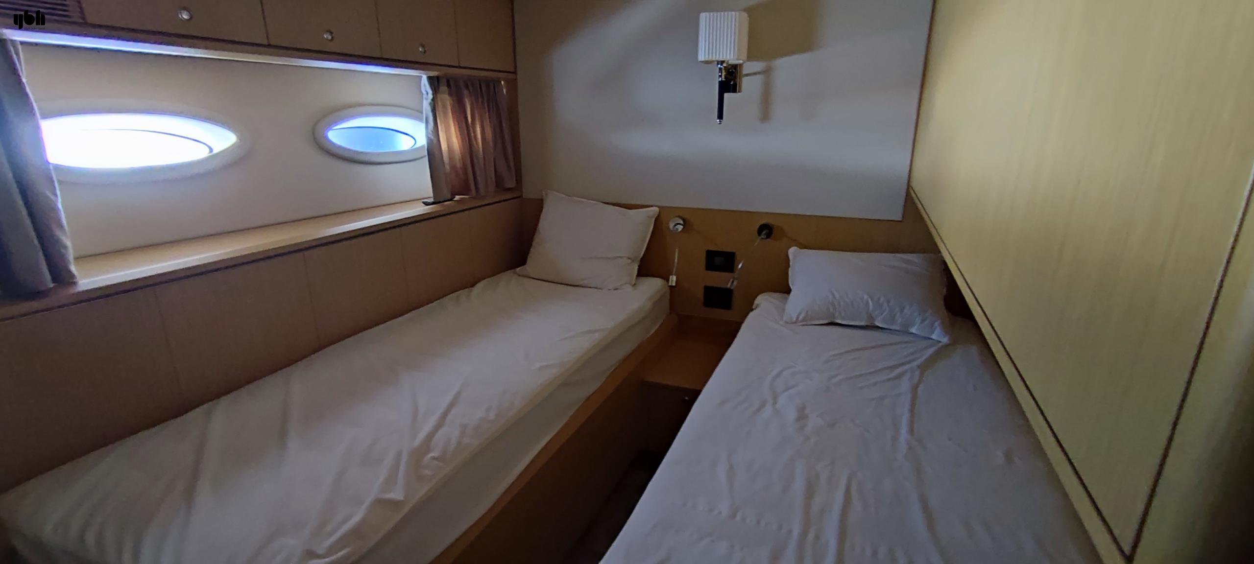 2011 Royal Denship 85 Flybridge