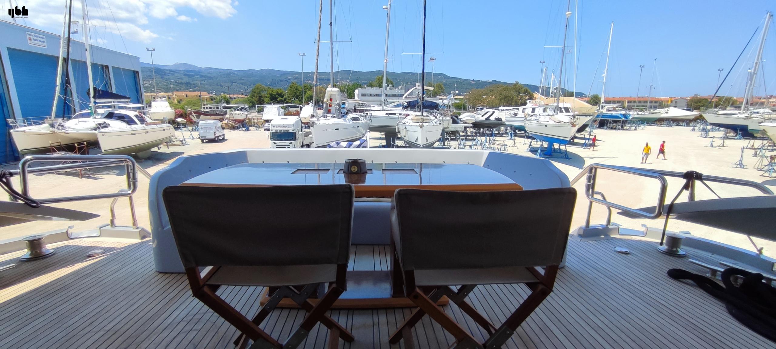 2011 Royal Denship 85 Flybridge