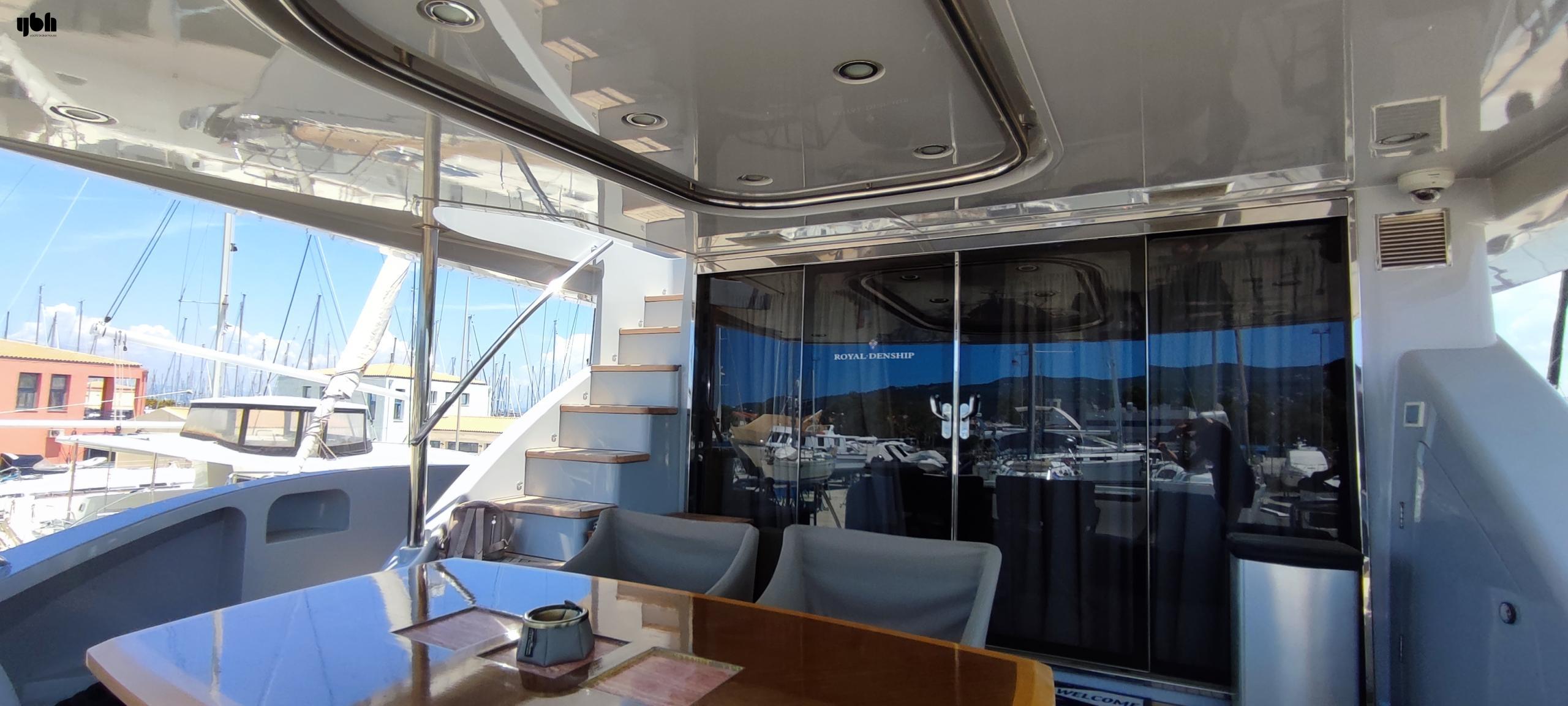 2011 Royal Denship 85 Flybridge