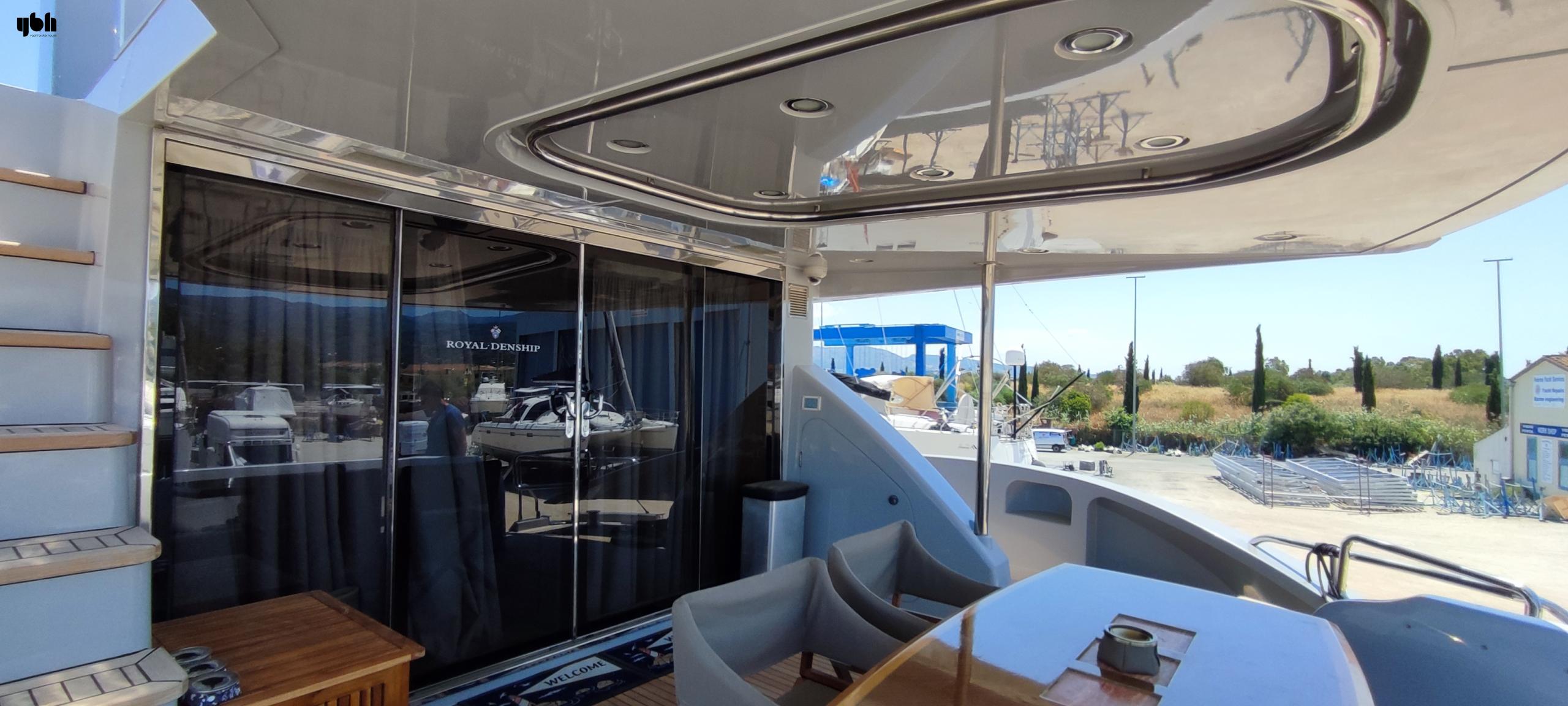 2011 Royal Denship 85 Flybridge