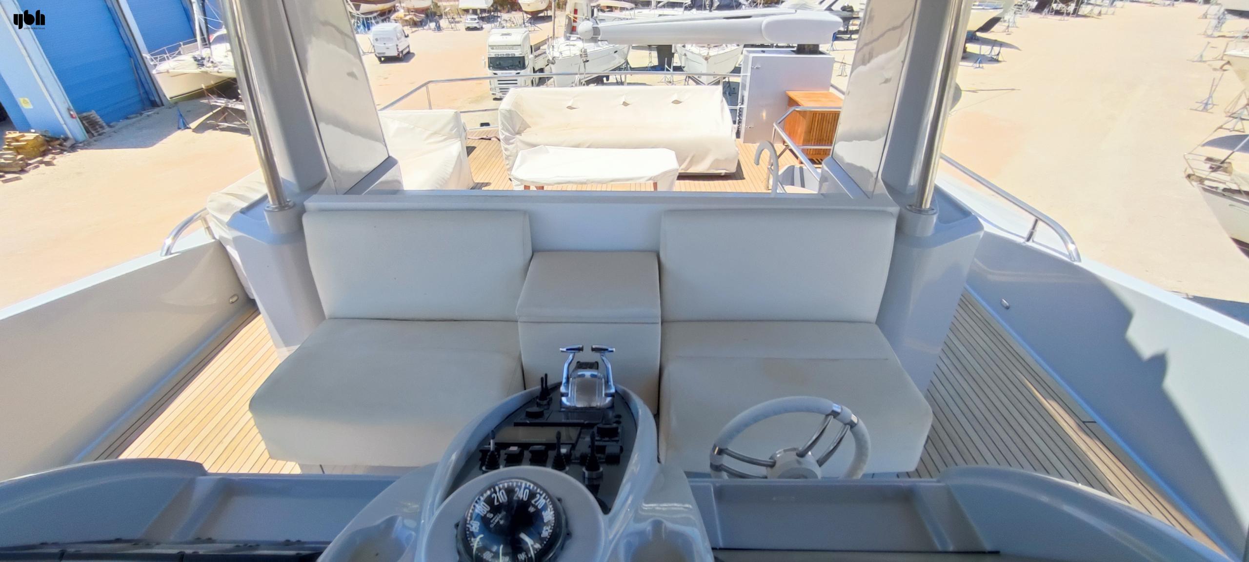 2011 Royal Denship 85 Flybridge