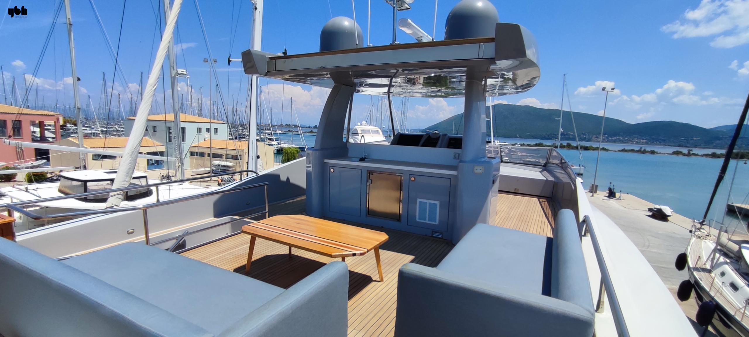 2011 Royal Denship 85 Flybridge