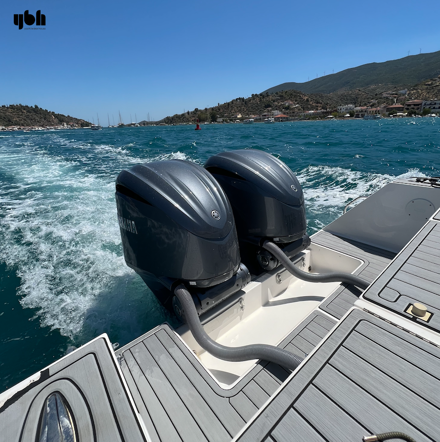 2009 Regulator 32 Fs