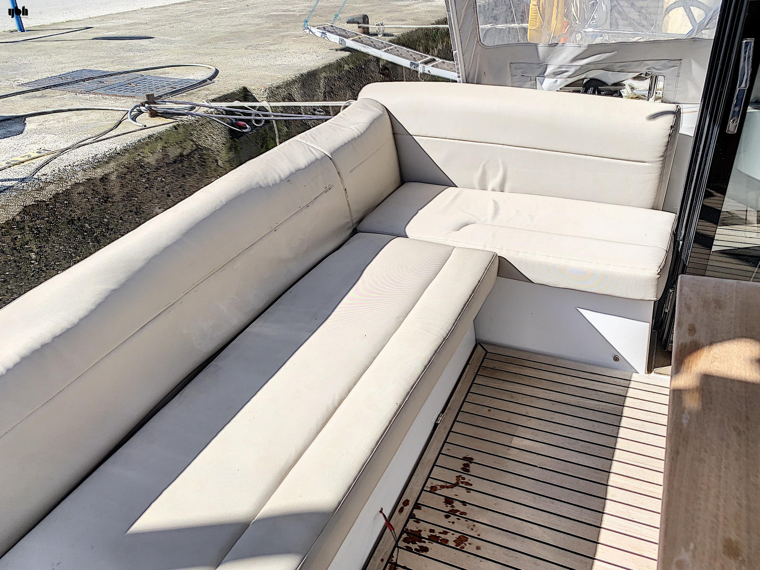 2016 Sealine C330