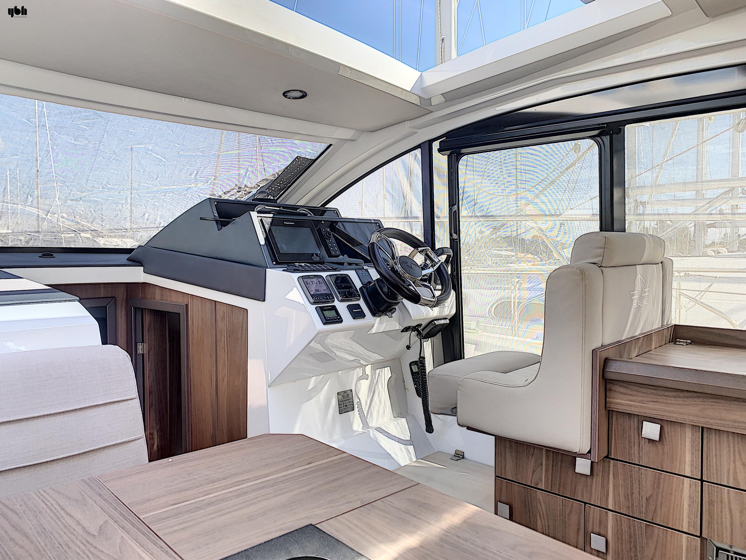 2016 Sealine C330