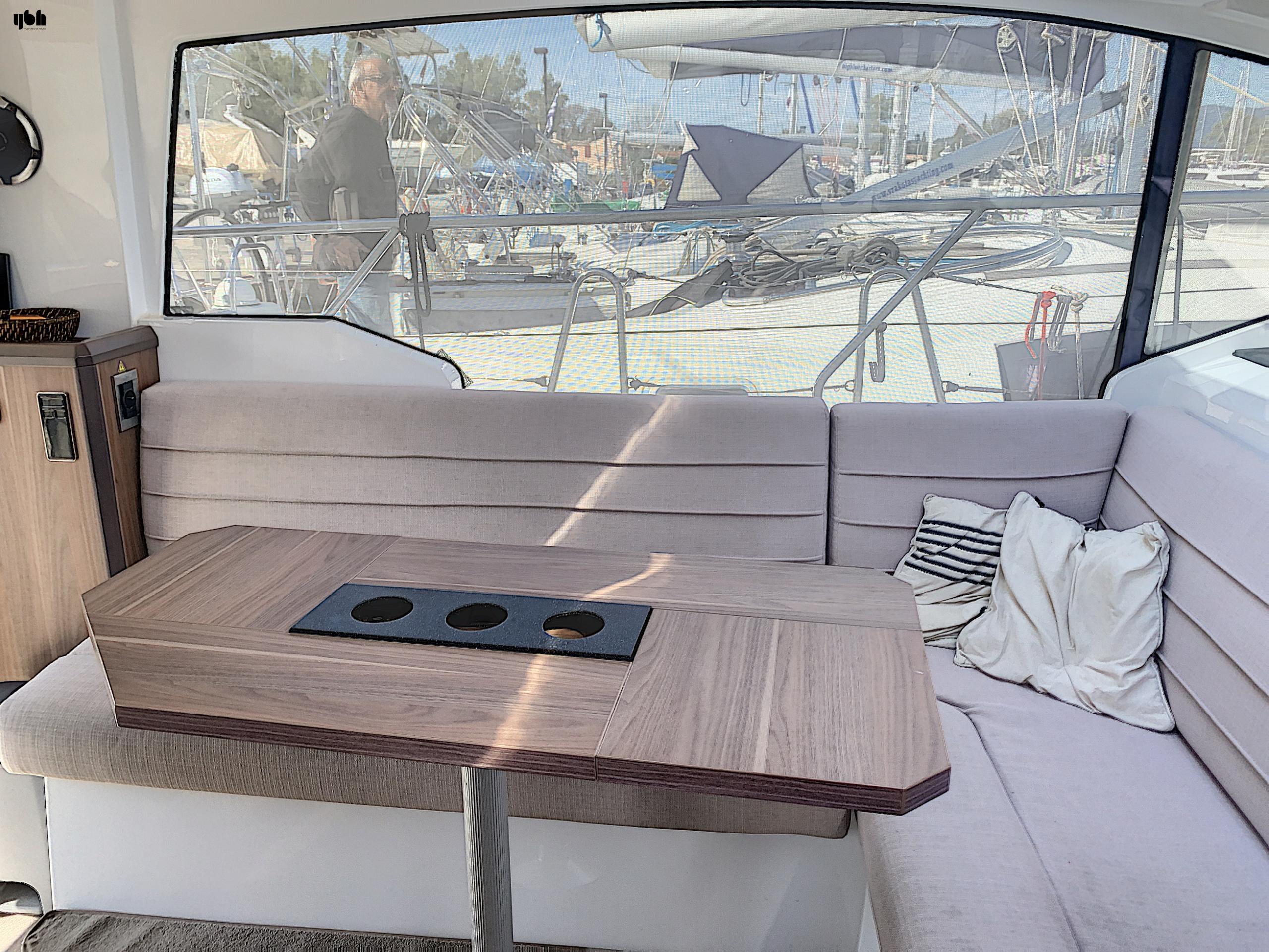 2016 Sealine C330