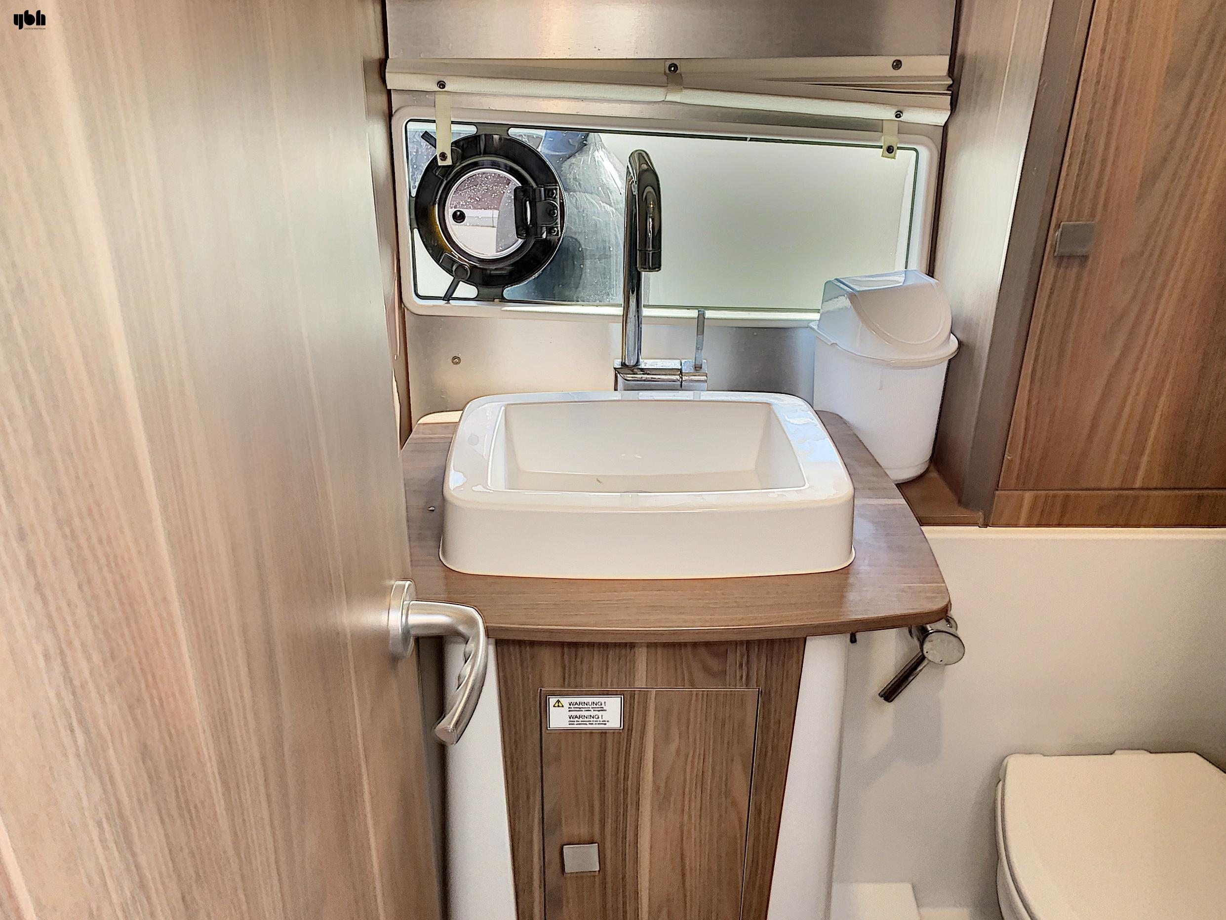 2016 Sealine C330