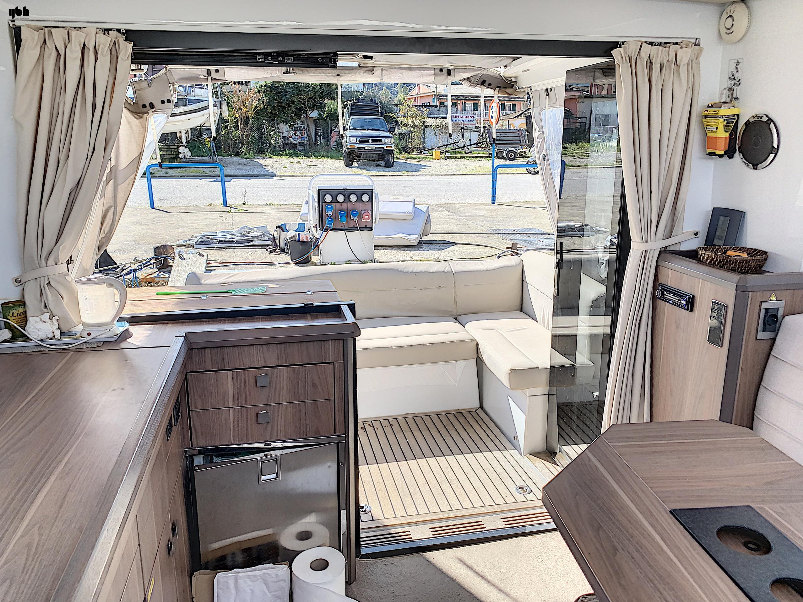 2016 Sealine C330
