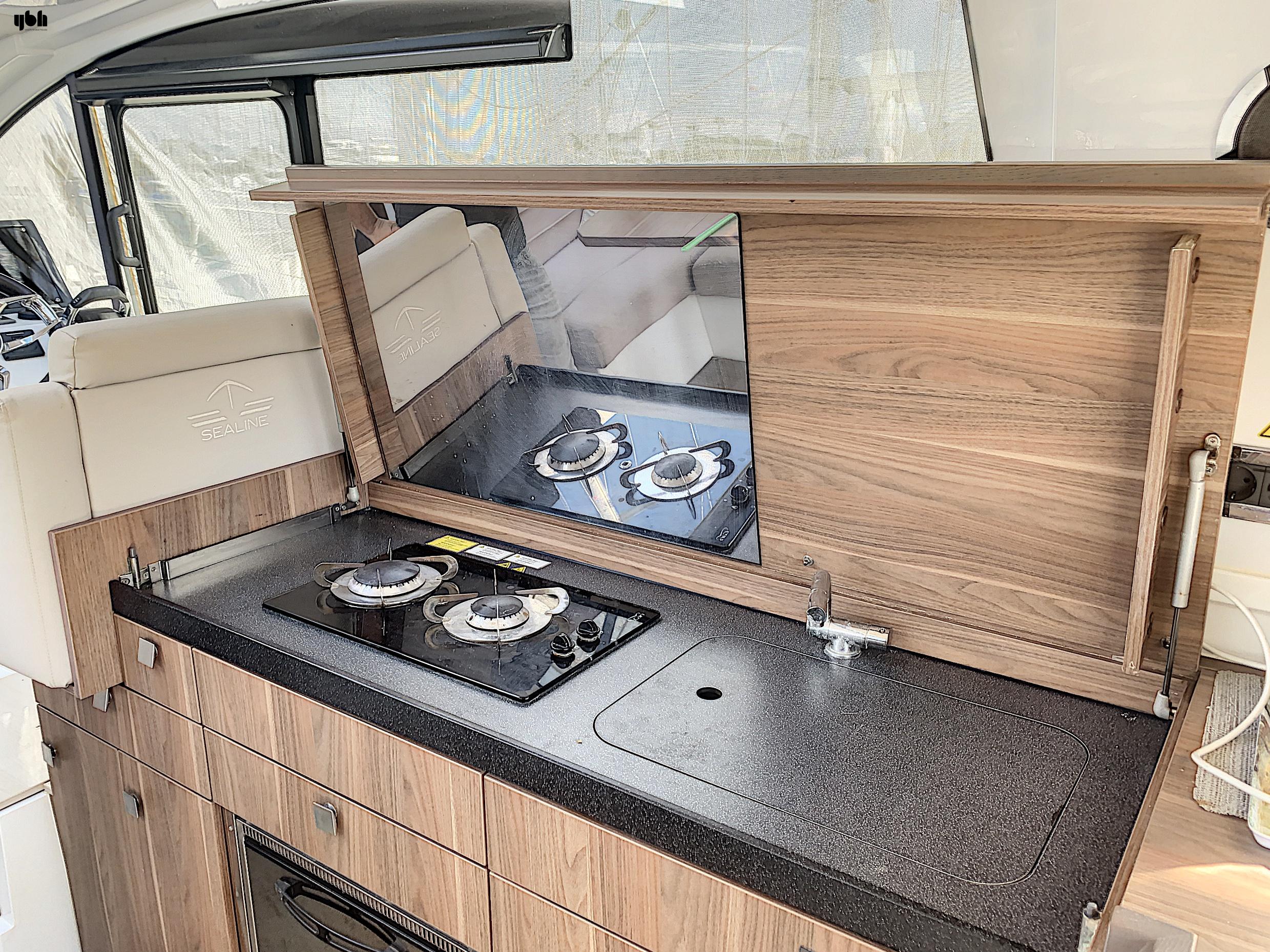 2016 Sealine C330