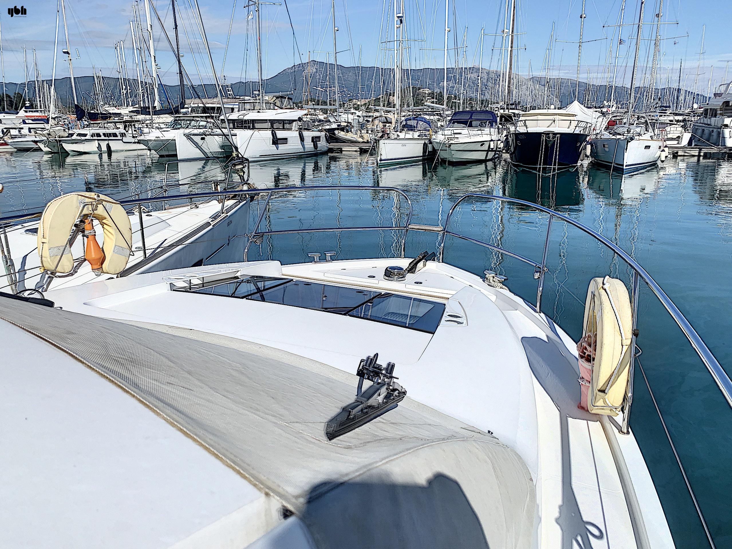 2016 Sealine C330