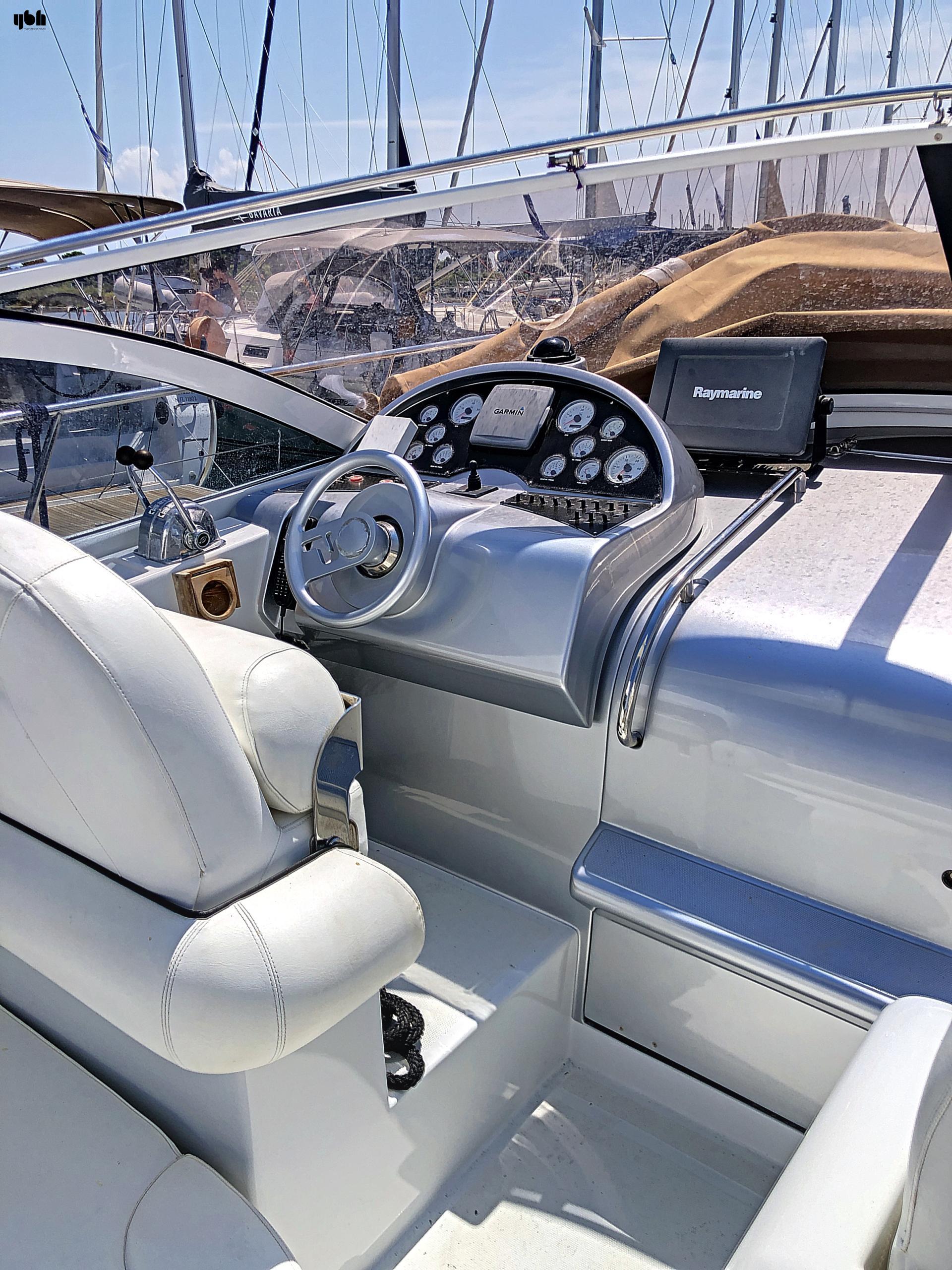 2005 Pershing 37