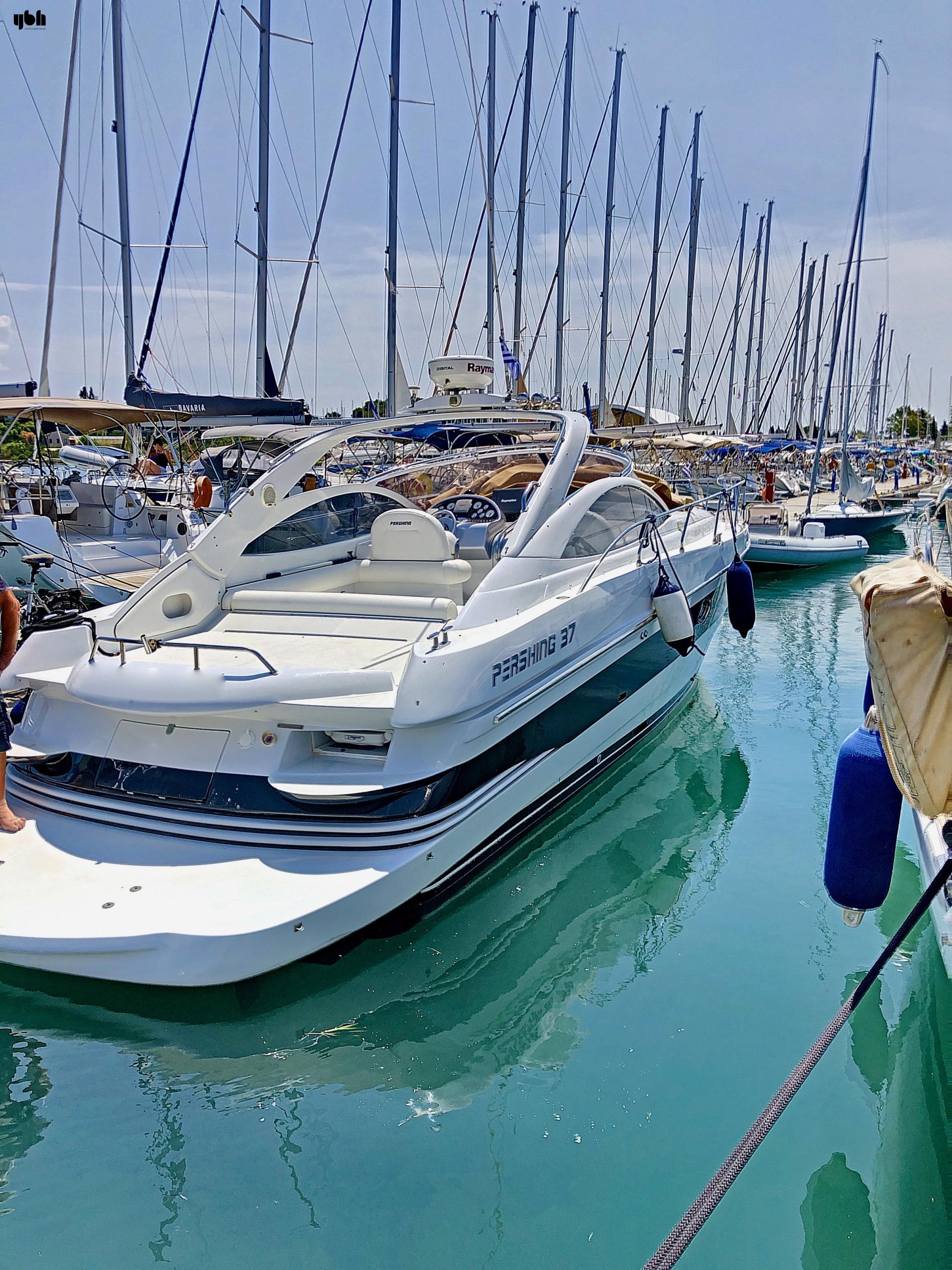 2005 Pershing 37