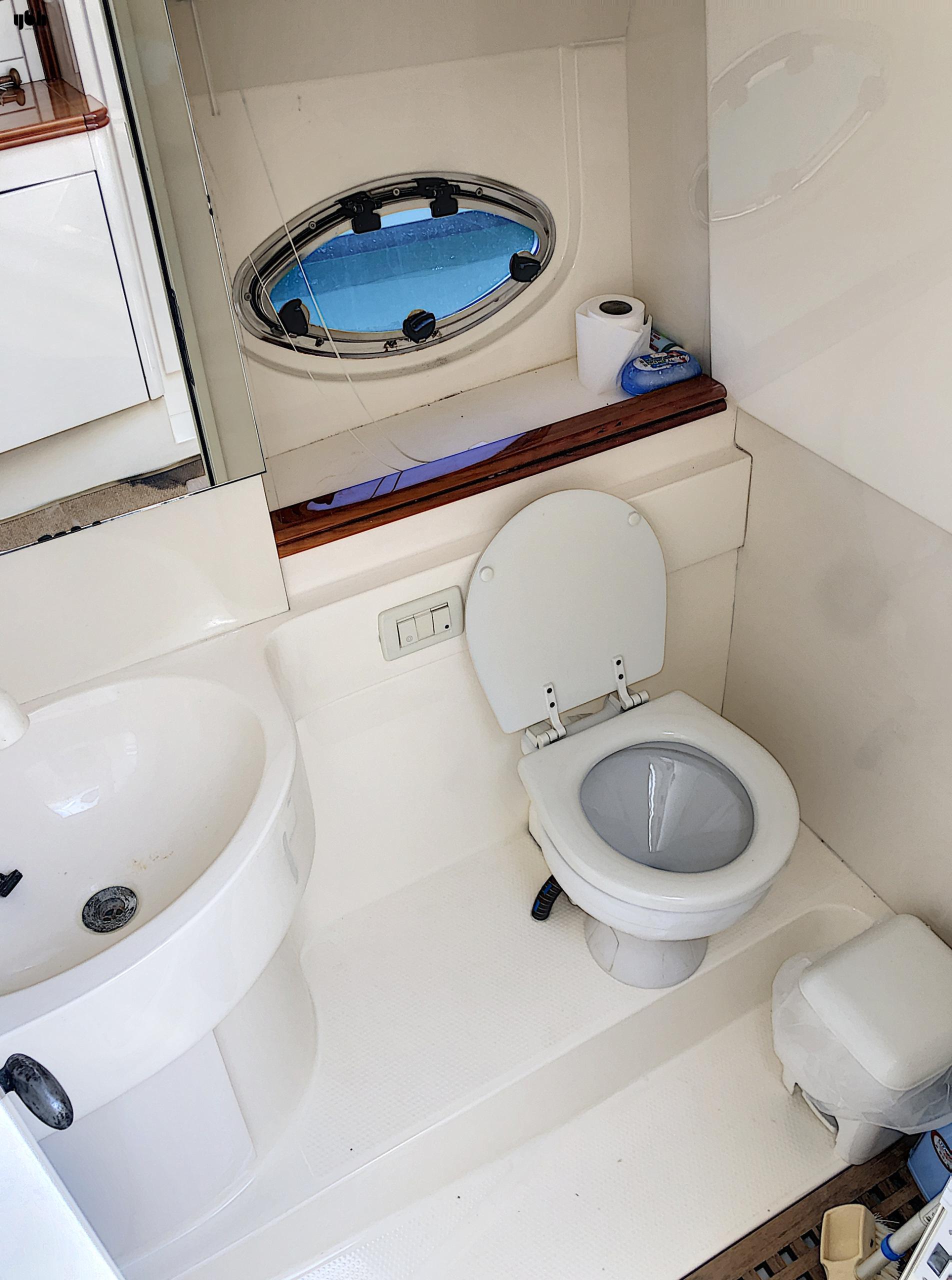 2005 Pershing 37