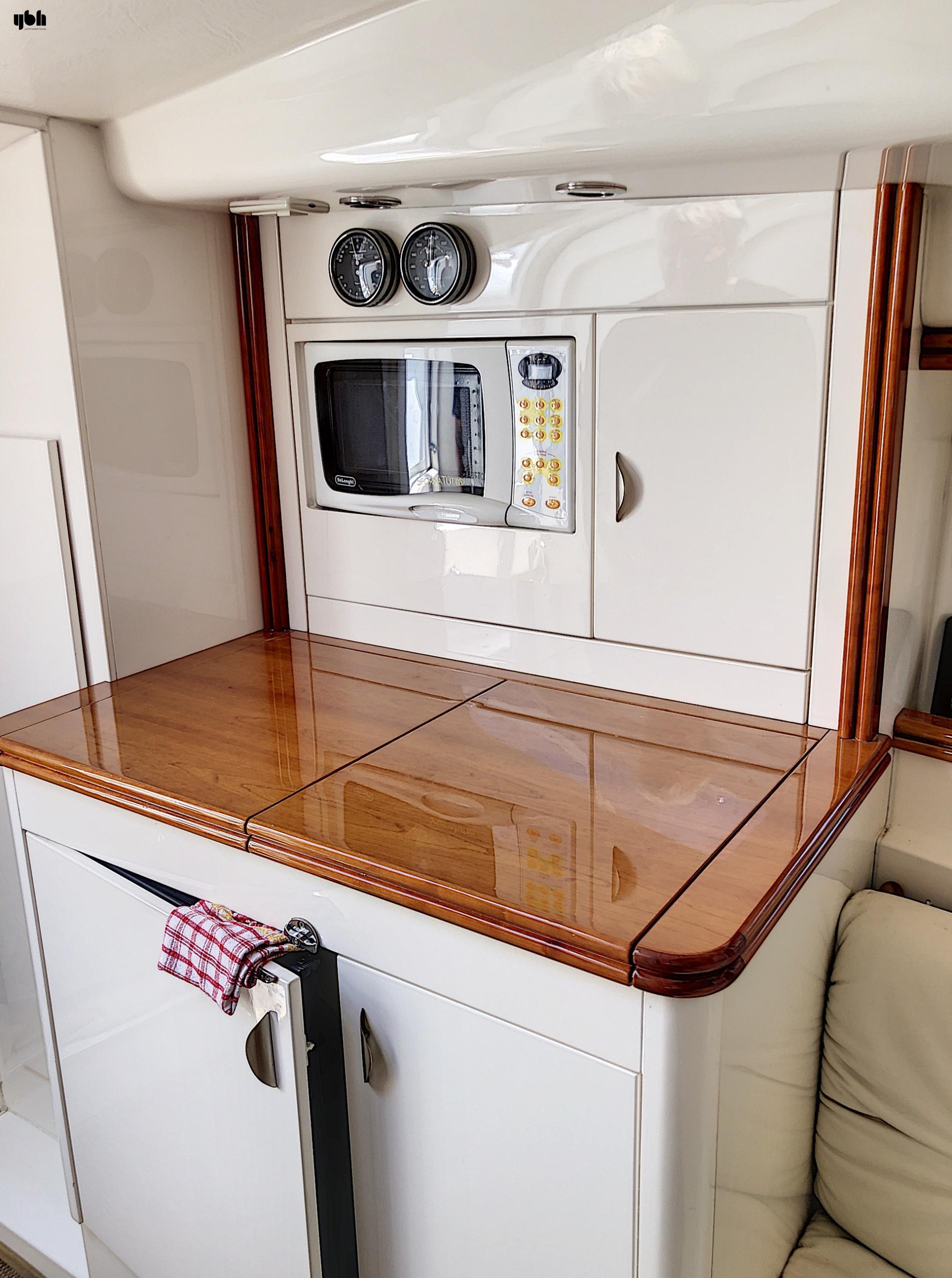 2005 Pershing 37