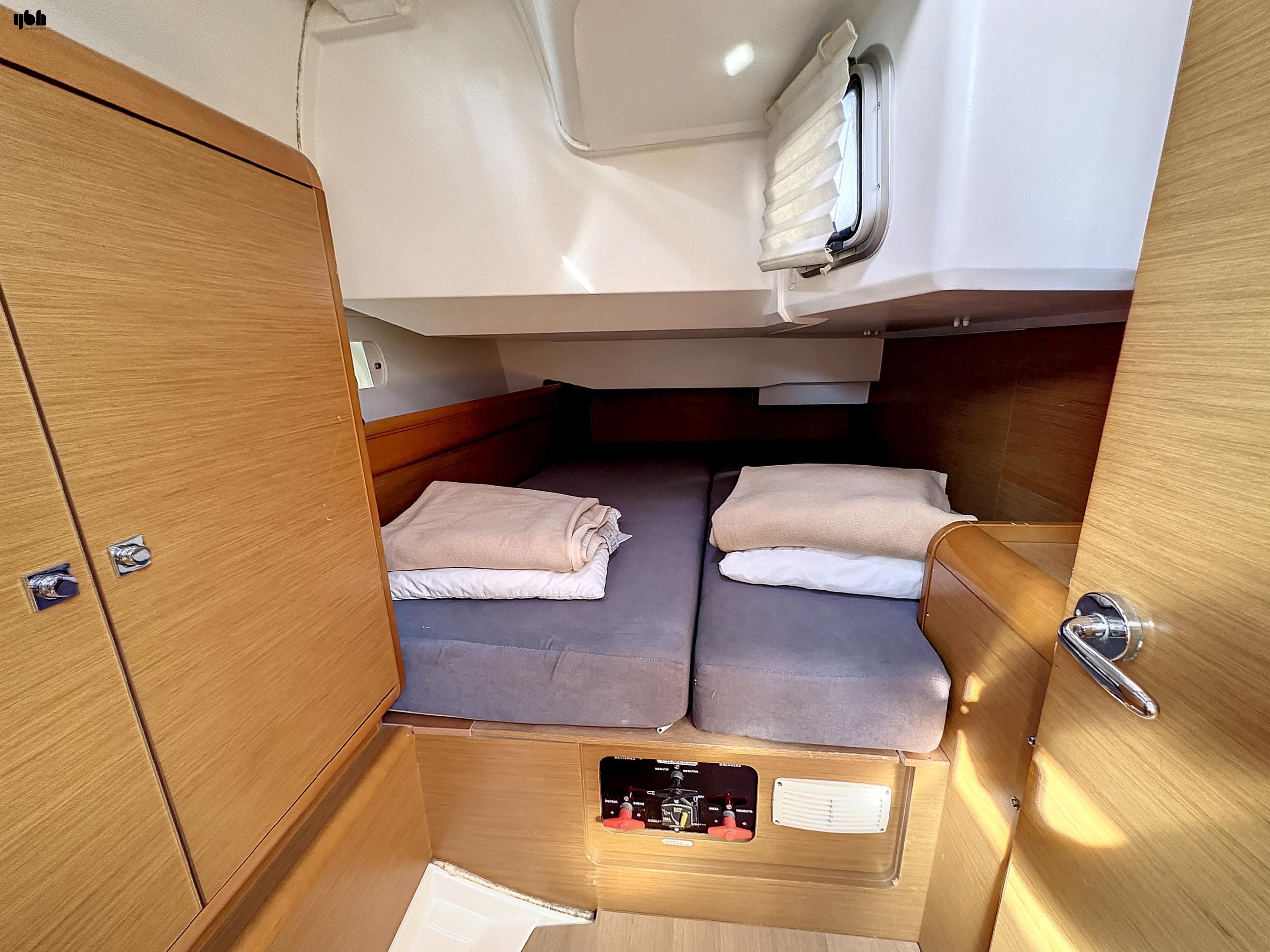 2012 Jeanneau Sun Odyssey 439