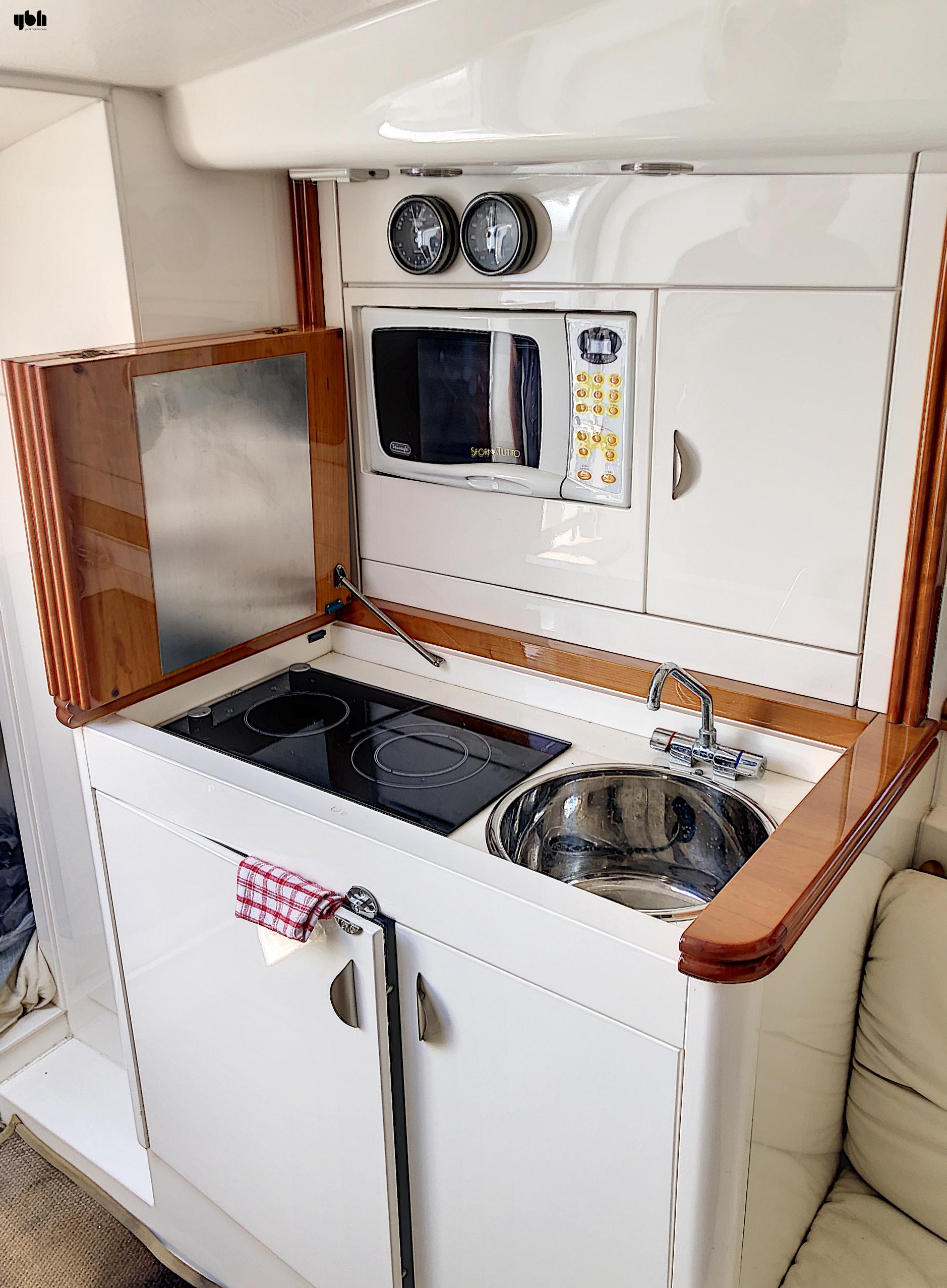 2005 Pershing 37