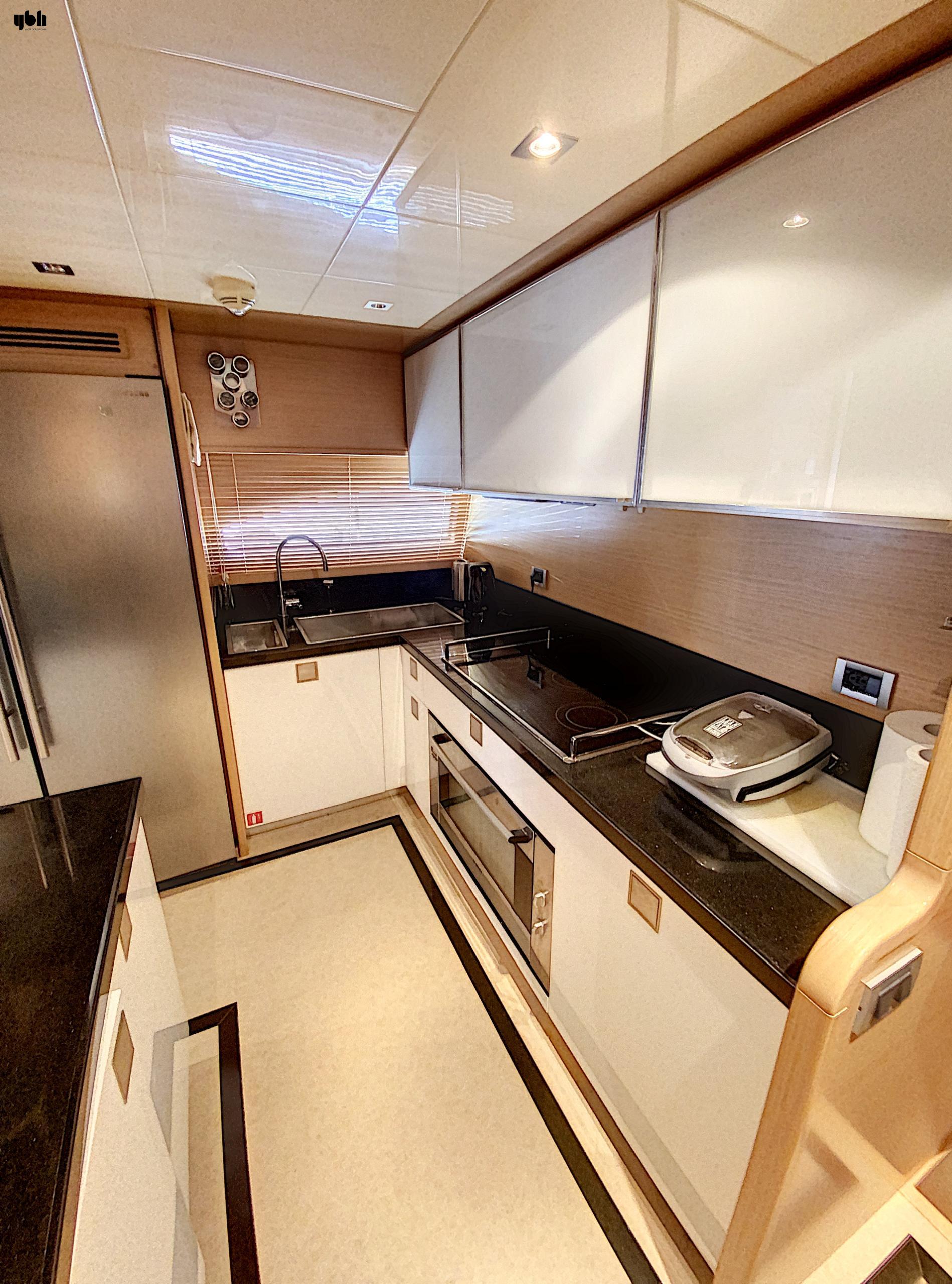 2009 Ferretti Yachts Custom Line CL 97