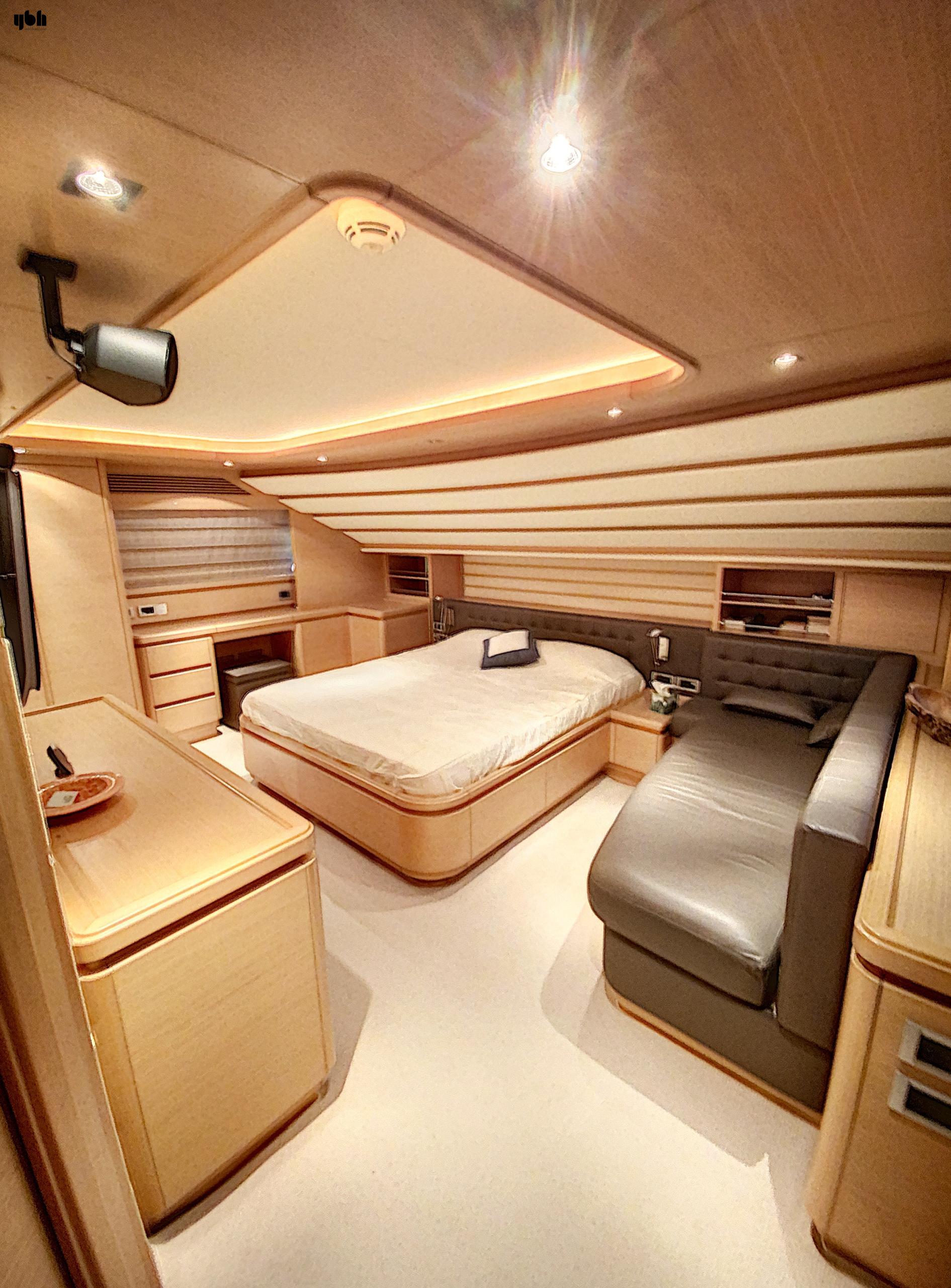 2009 Ferretti Yachts Custom Line CL 97