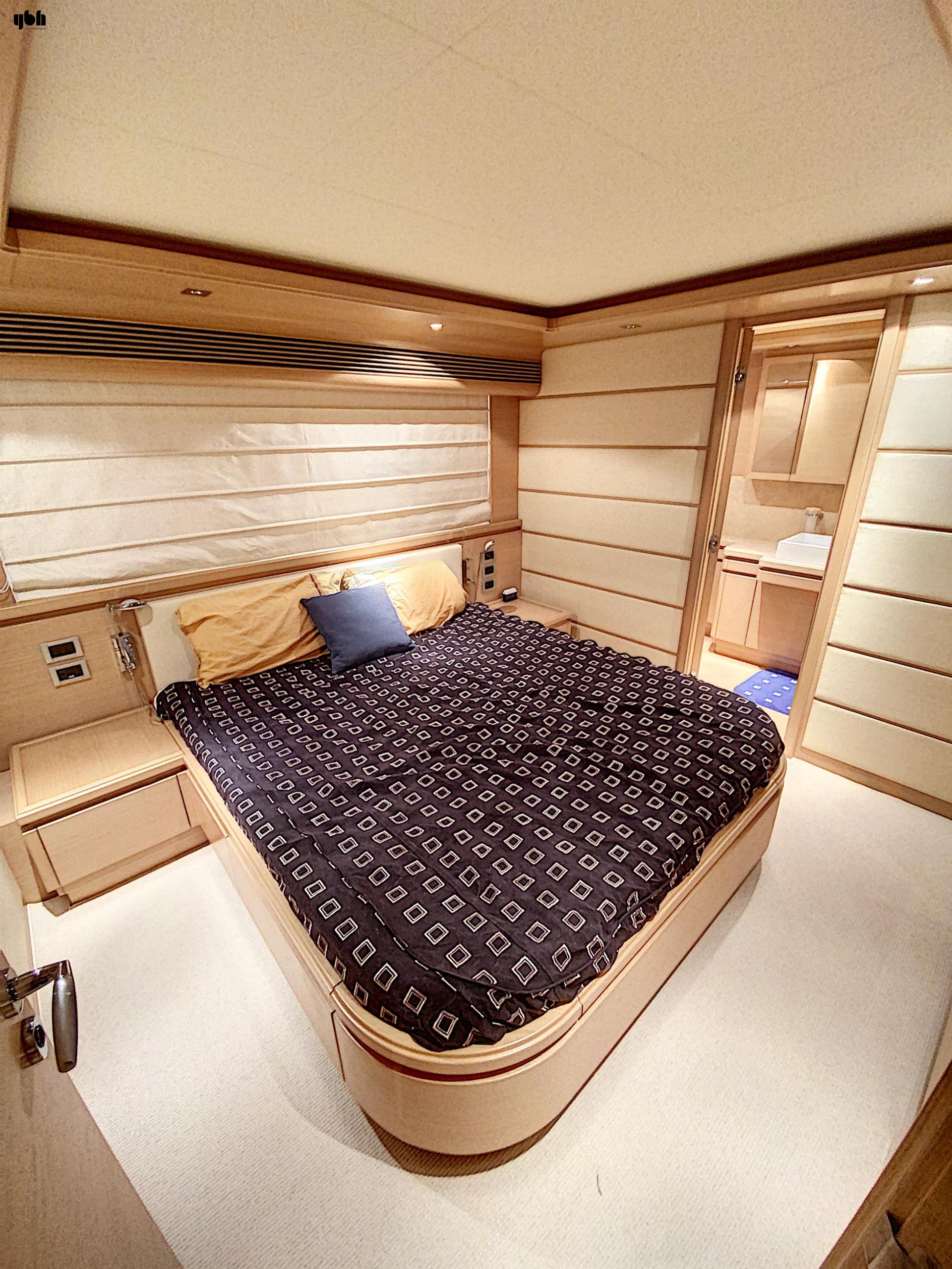 2009 Ferretti Yachts Custom Line CL 97