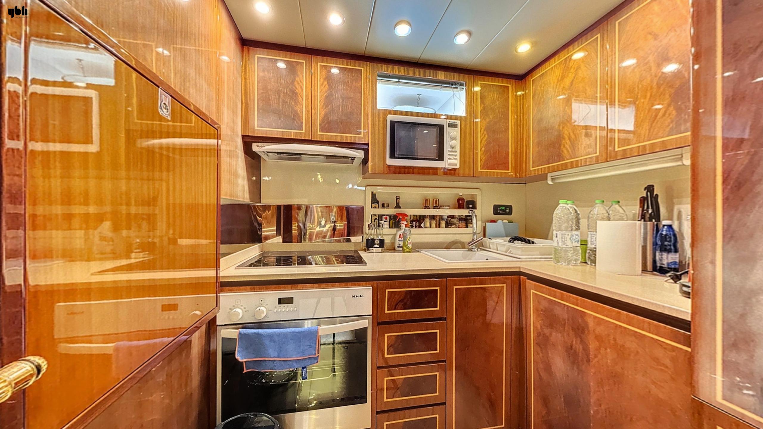 2000 Mangusta 80