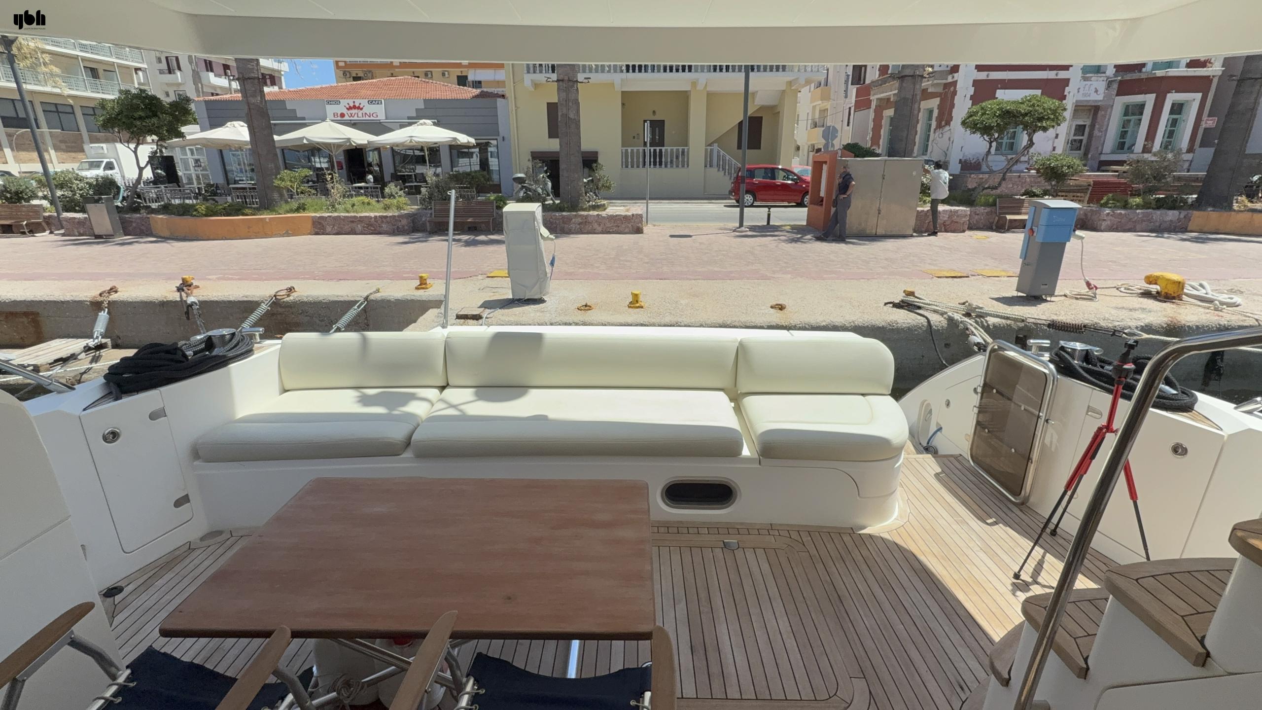 2010 Princess 62