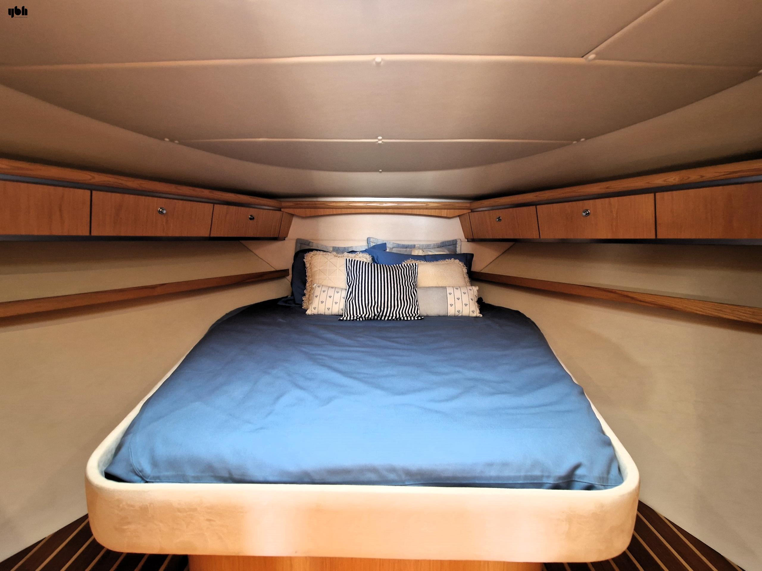 2005 Tiara 4200 Open