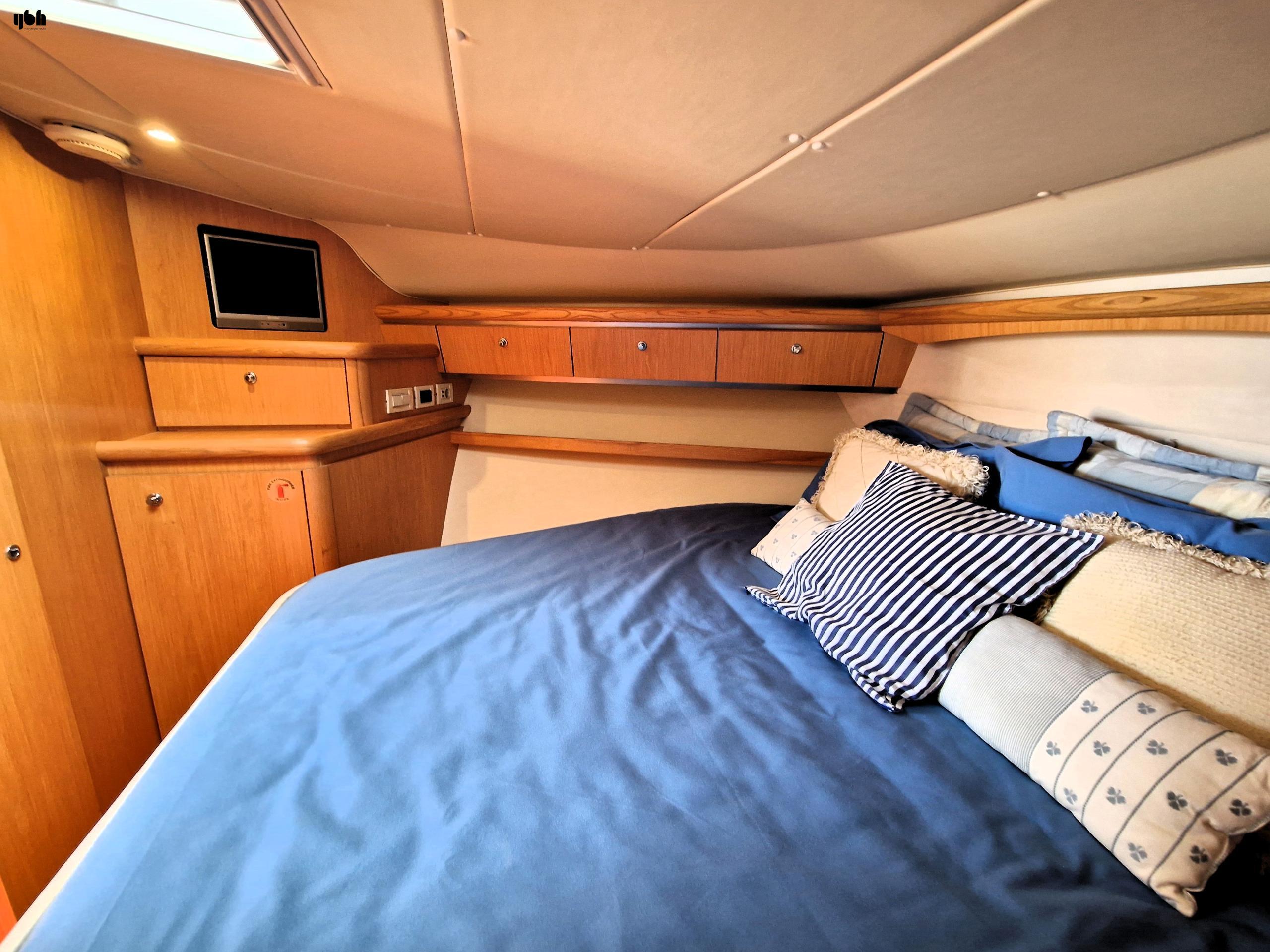 2005 Tiara 4200 Open