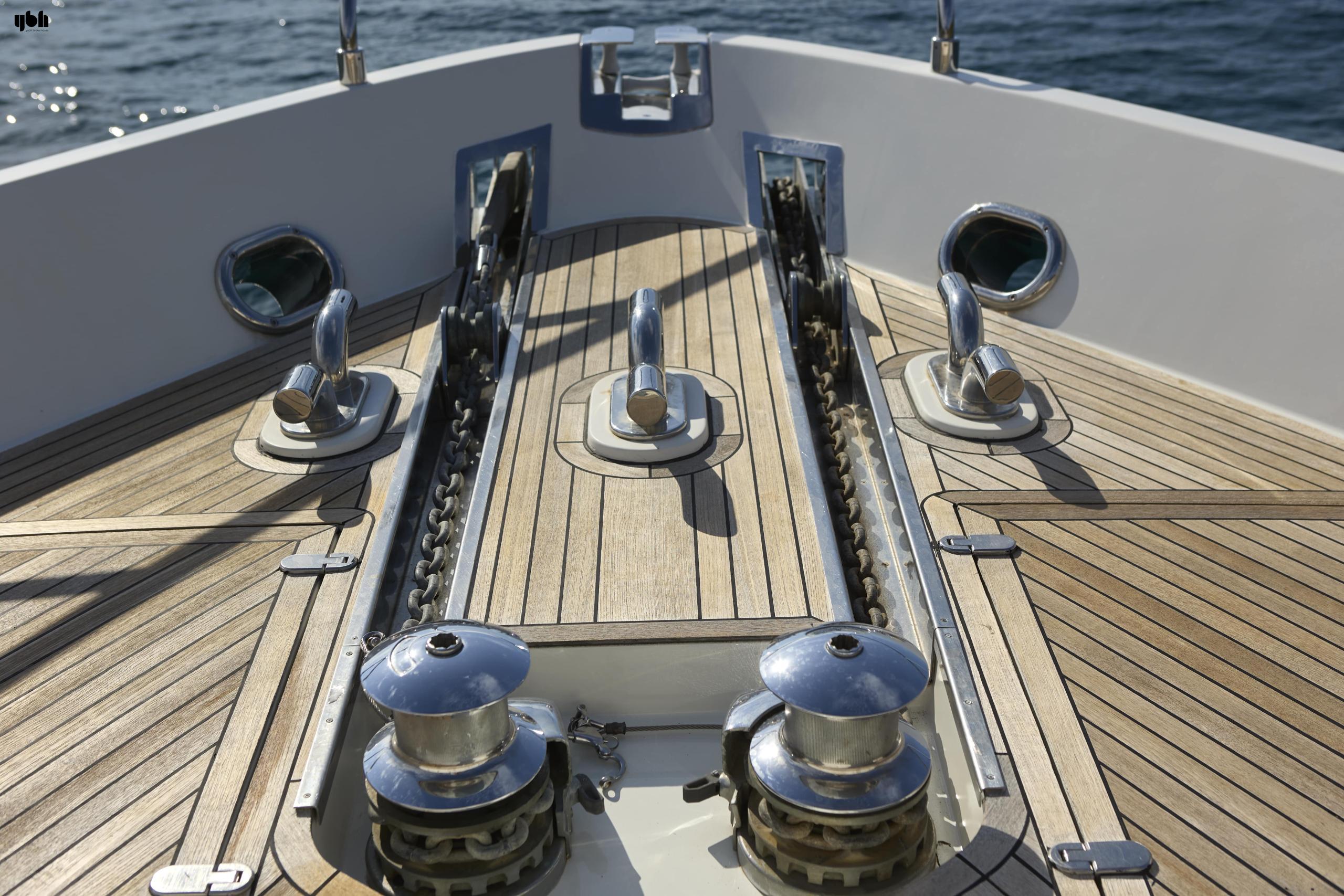 2004 Ferretti Yachts 680