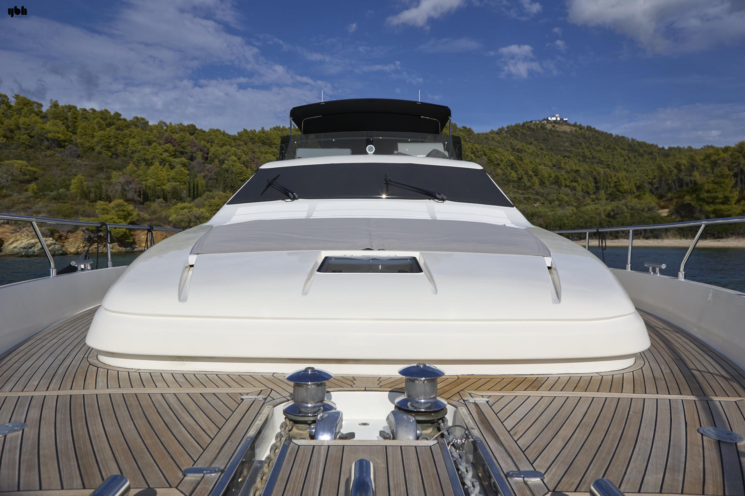 2004 Ferretti Yachts 680