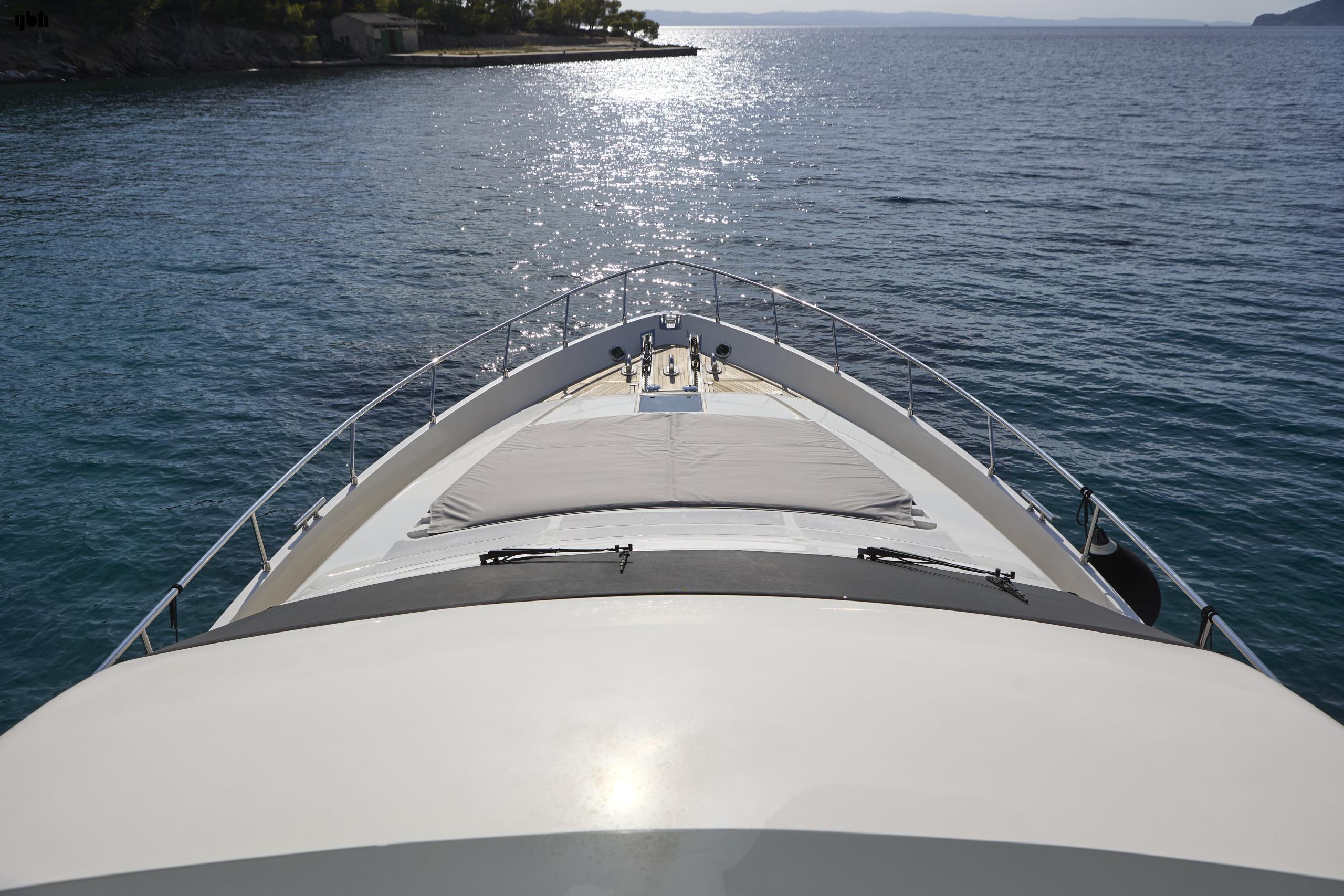 2004 Ferretti Yachts 680