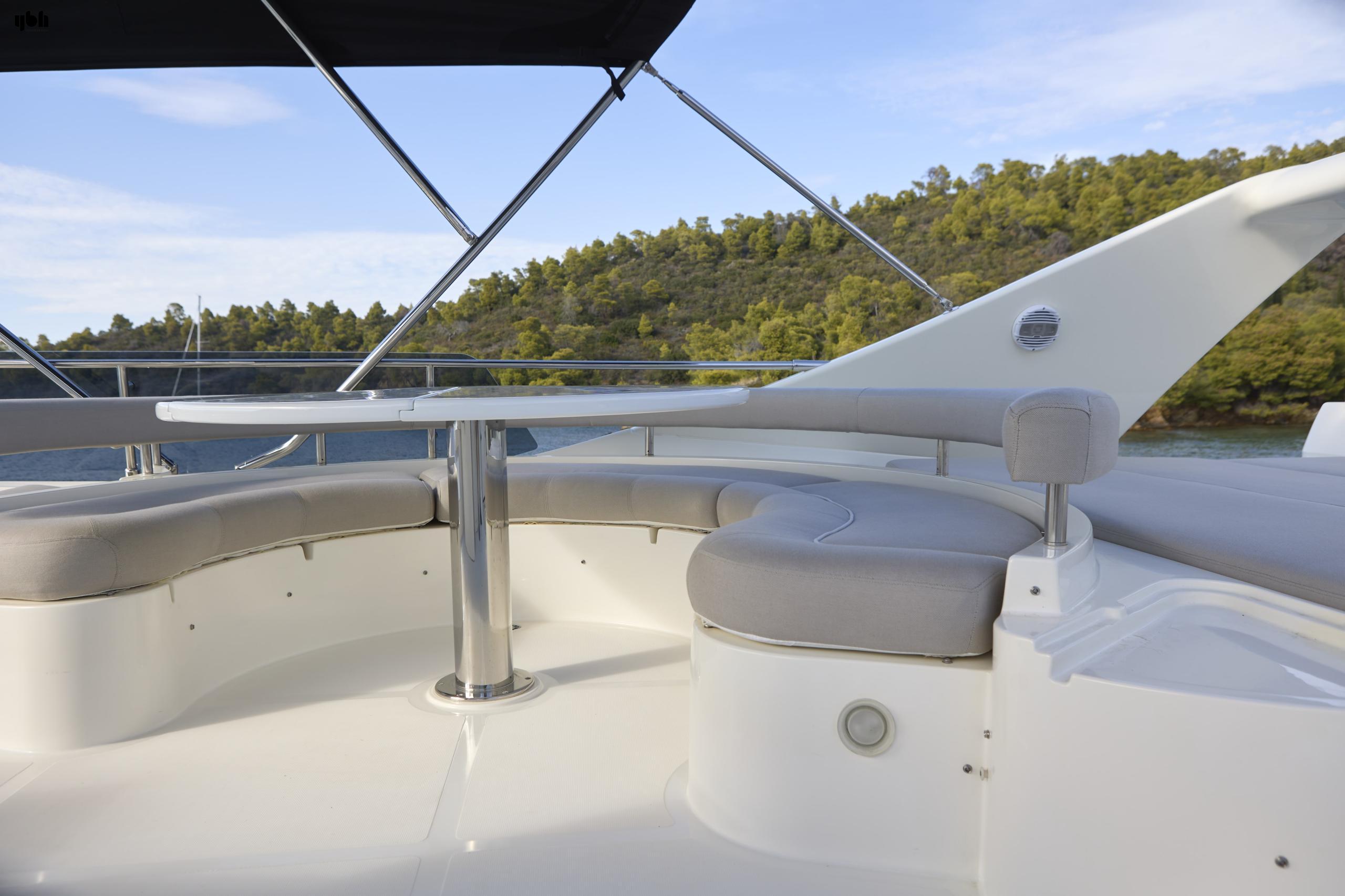 2004 Ferretti Yachts 680