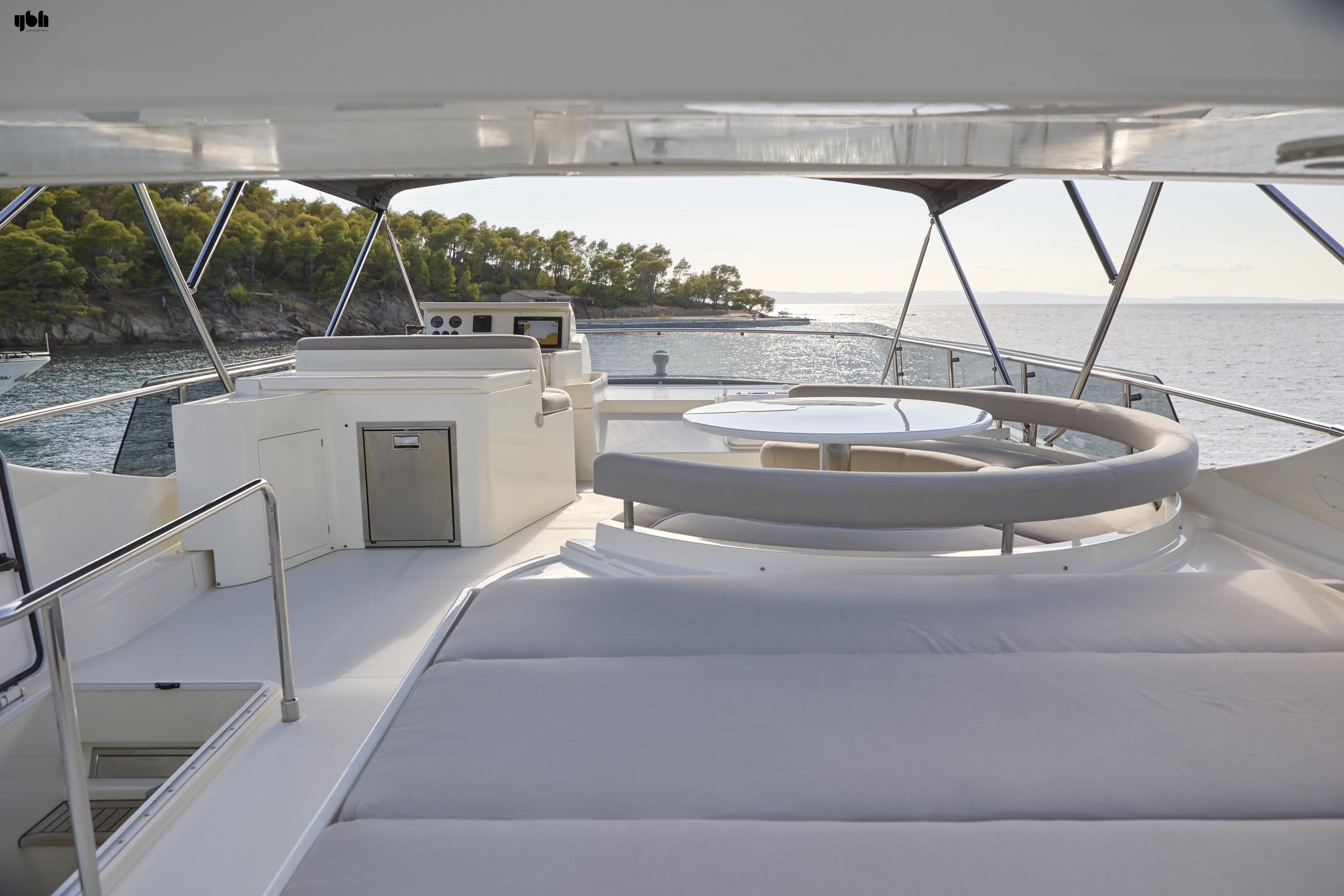 2004 Ferretti Yachts 680