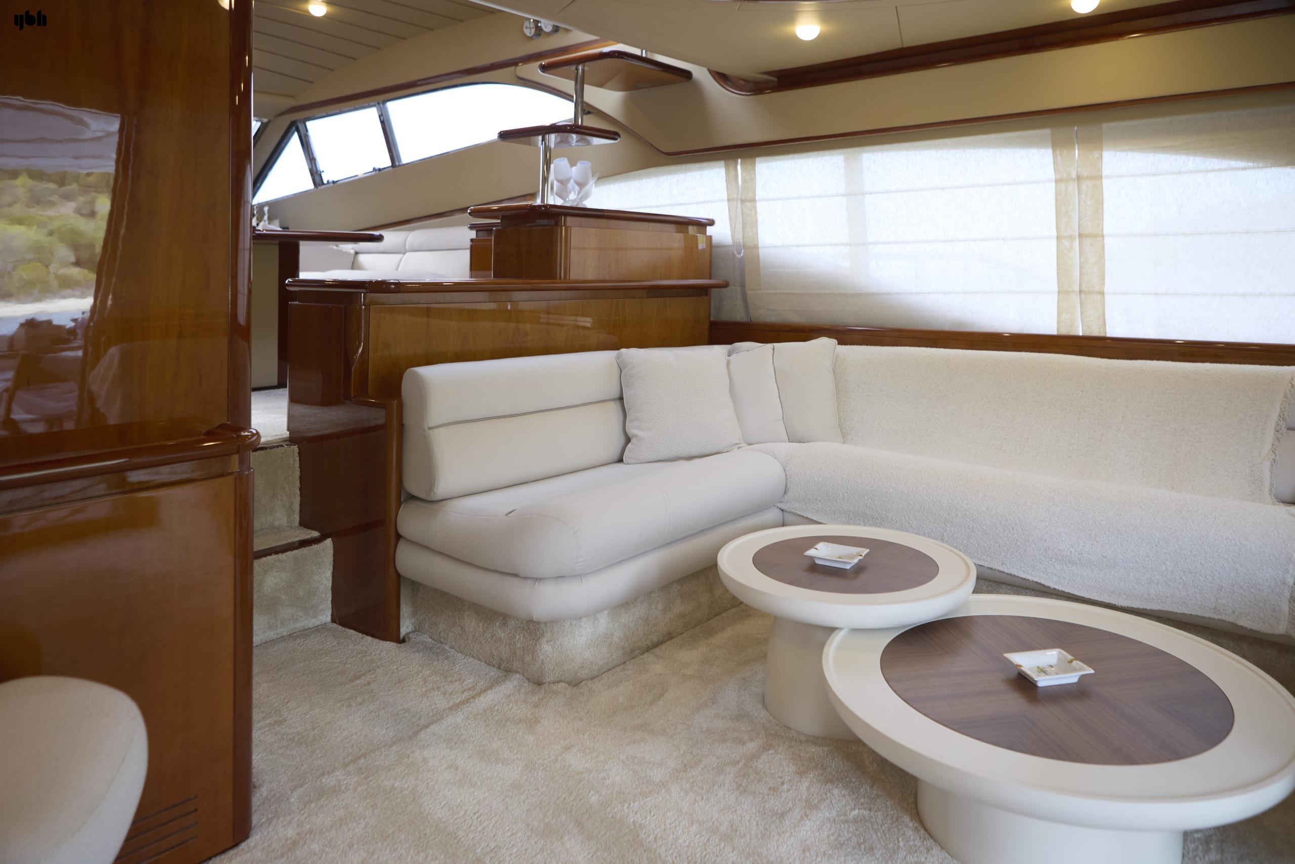 2004 Ferretti Yachts 680