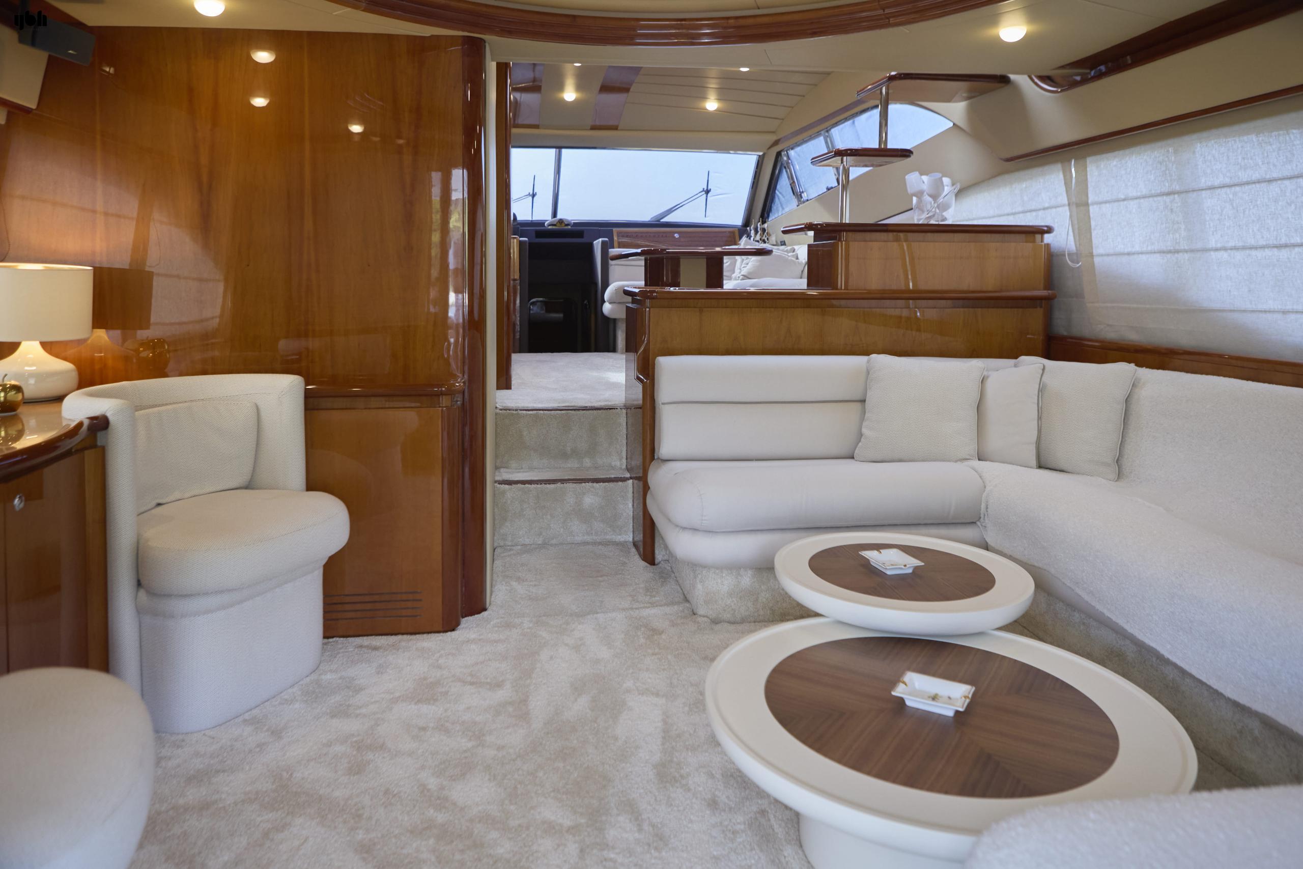 2004 Ferretti Yachts 680