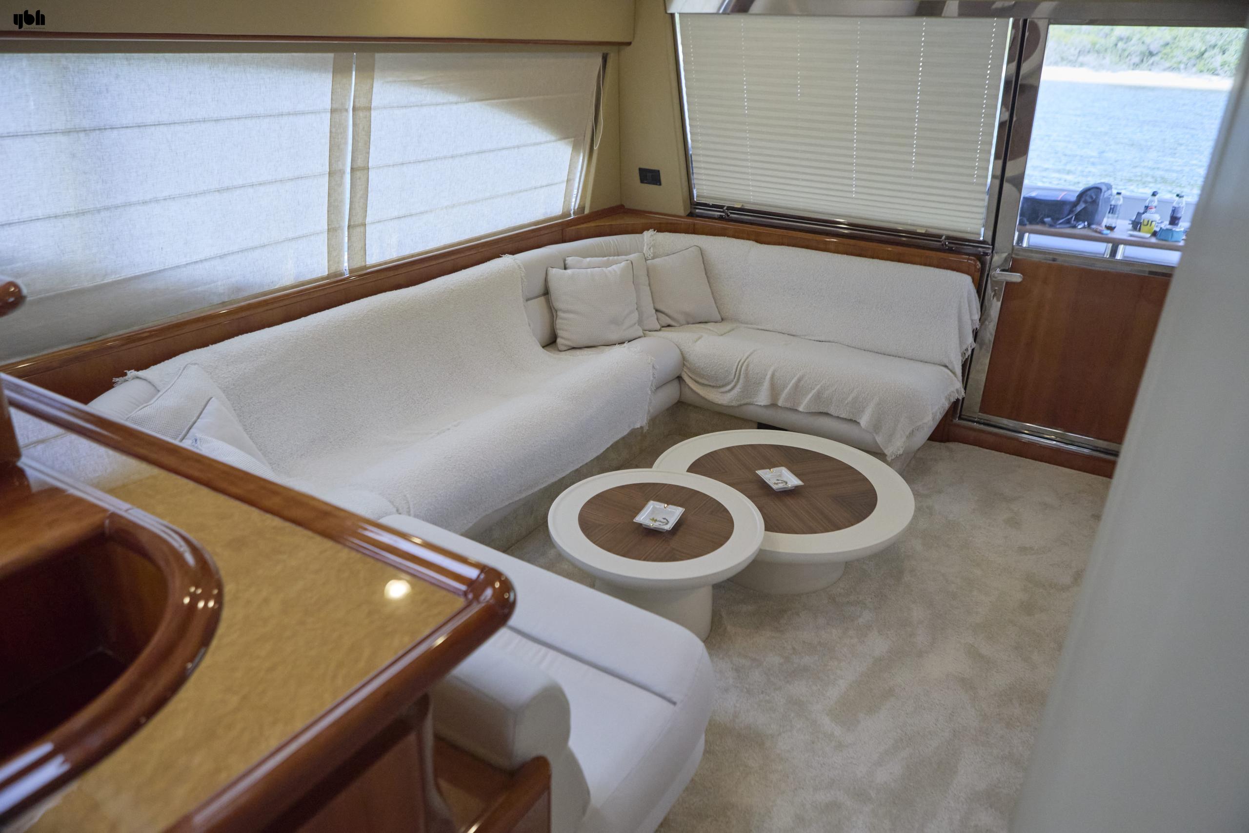 2004 Ferretti Yachts 680
