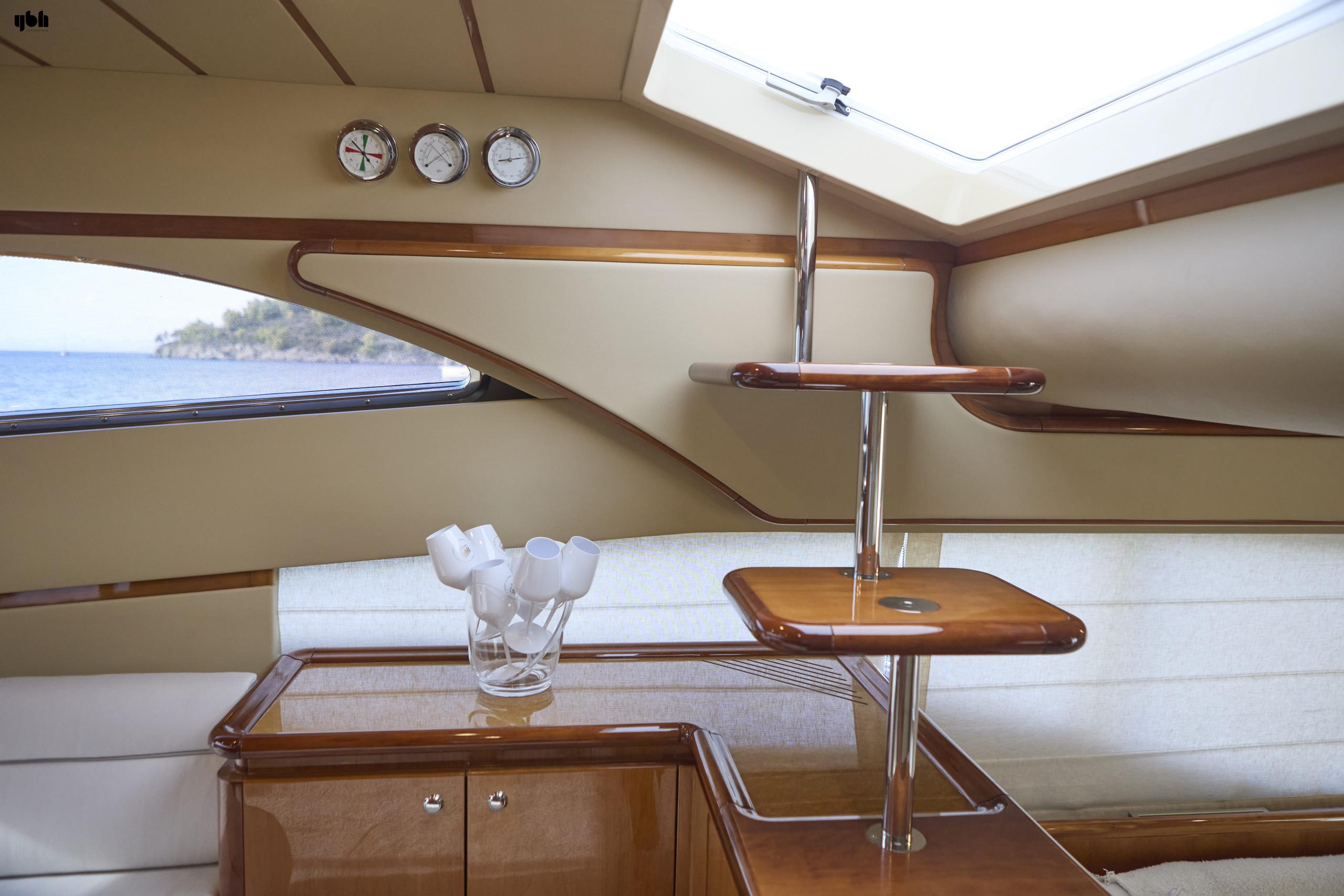 2004 Ferretti Yachts 680