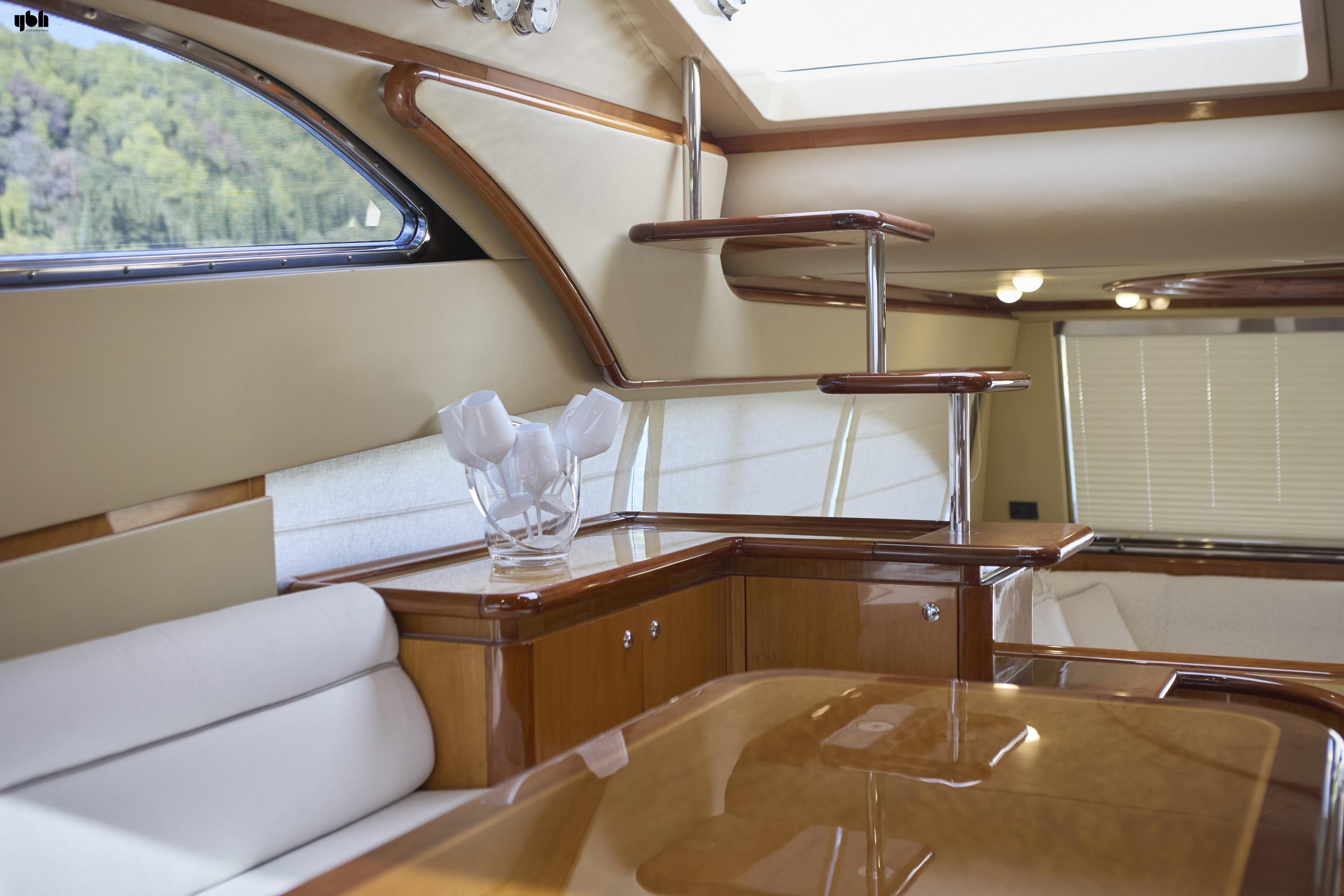 2004 Ferretti Yachts 680
