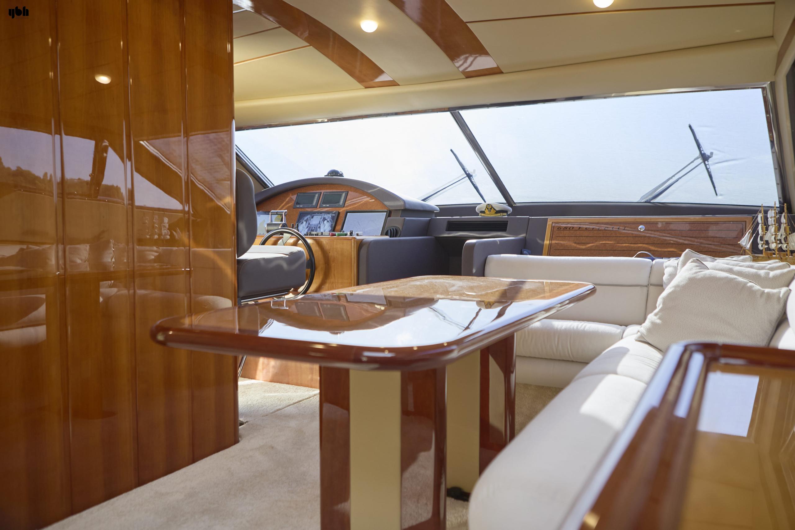 2004 Ferretti Yachts 680