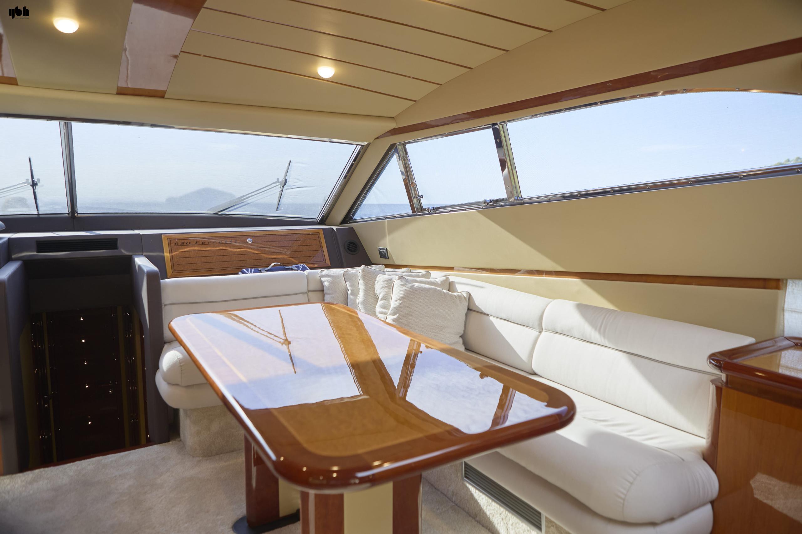 2004 Ferretti Yachts 680