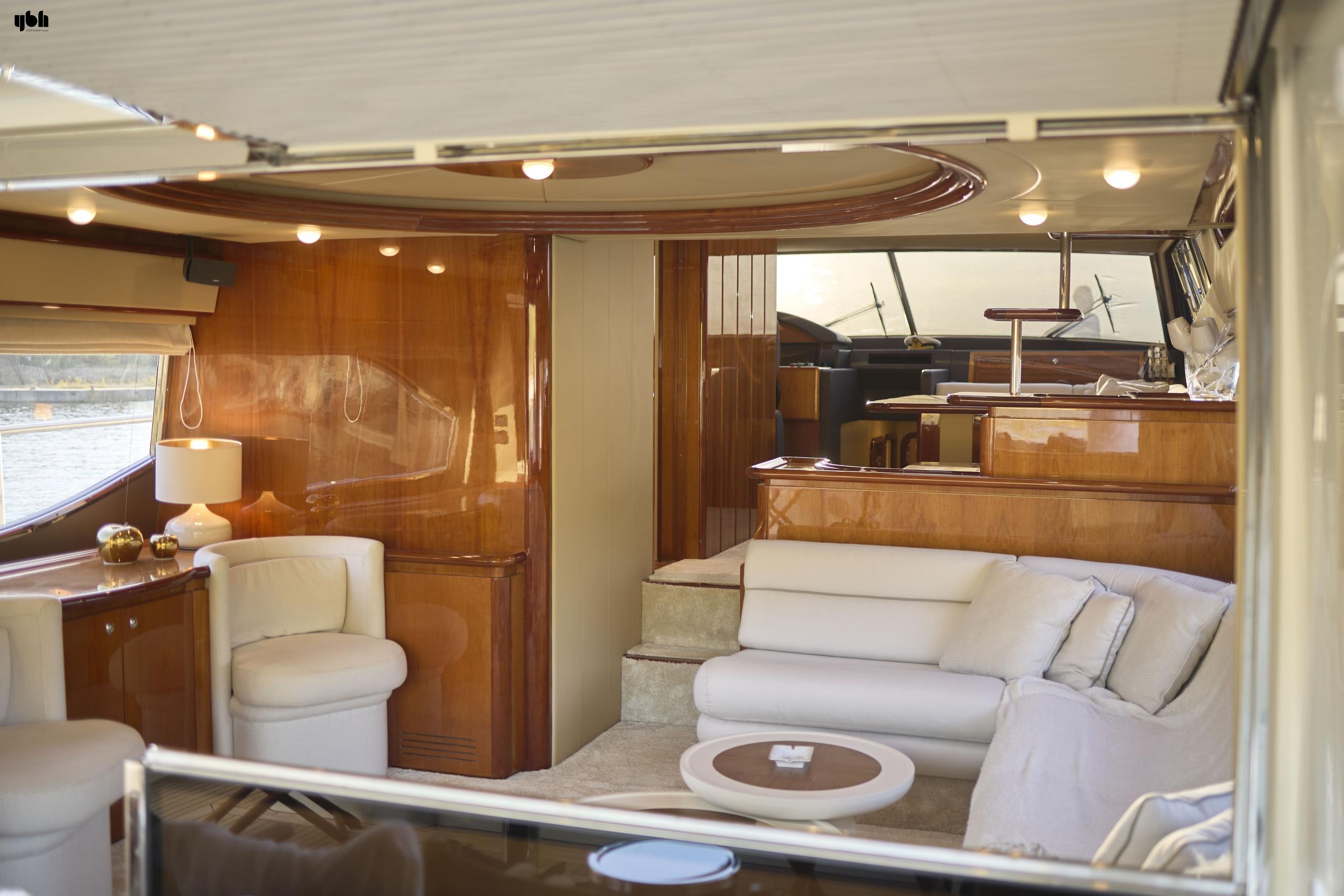 2004 Ferretti Yachts 680