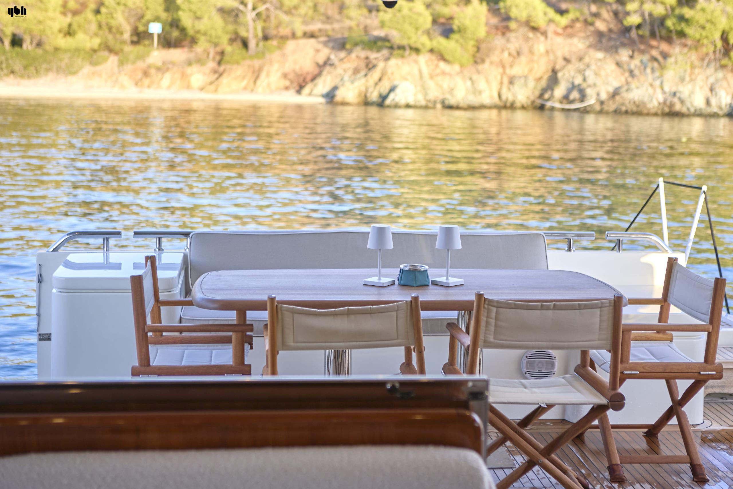 2004 Ferretti Yachts 680