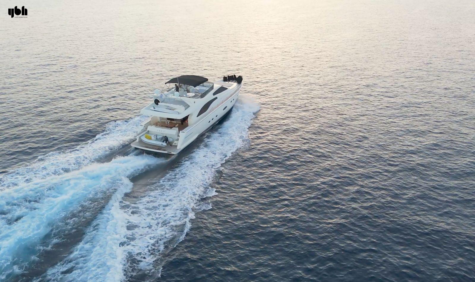 2004 Ferretti Yachts 680