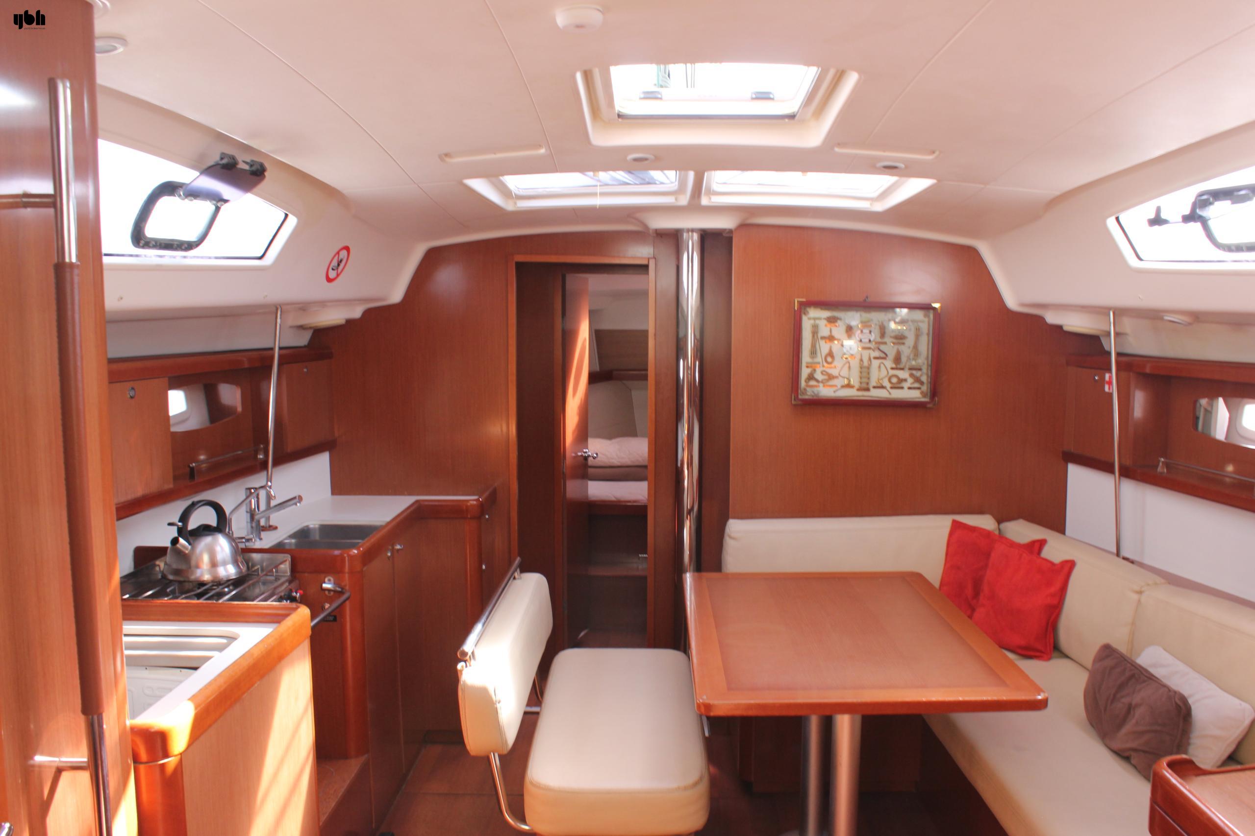 2010 Beneteau Oceanis 43