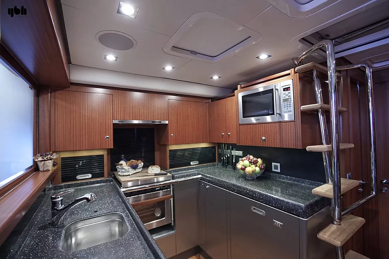 2010 Alia Yachts AIYANA