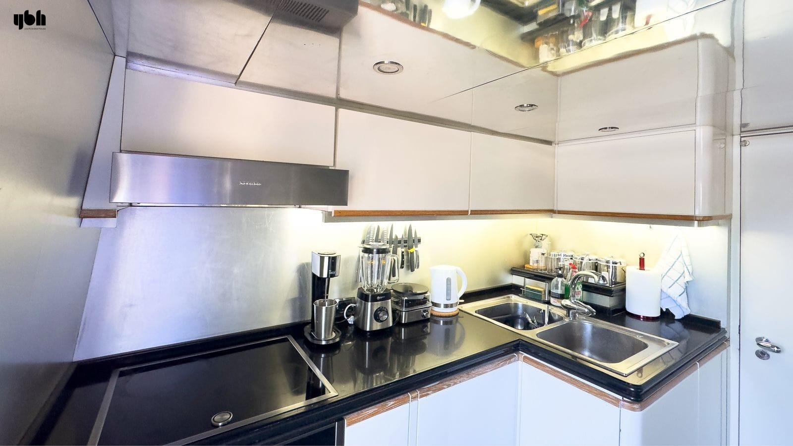 1995 Tecnomarine GTS 90